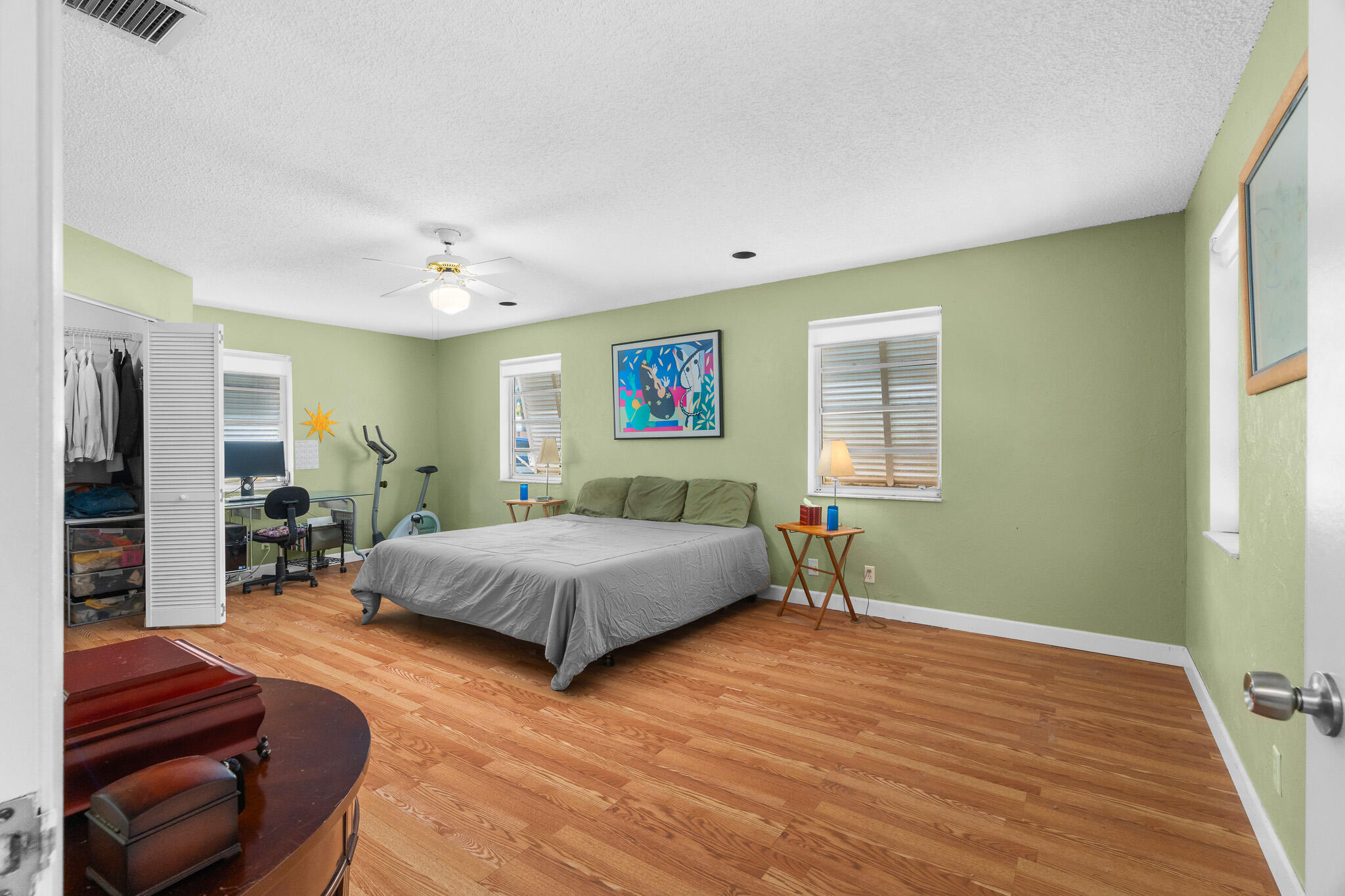 1601 NE 48TH Court