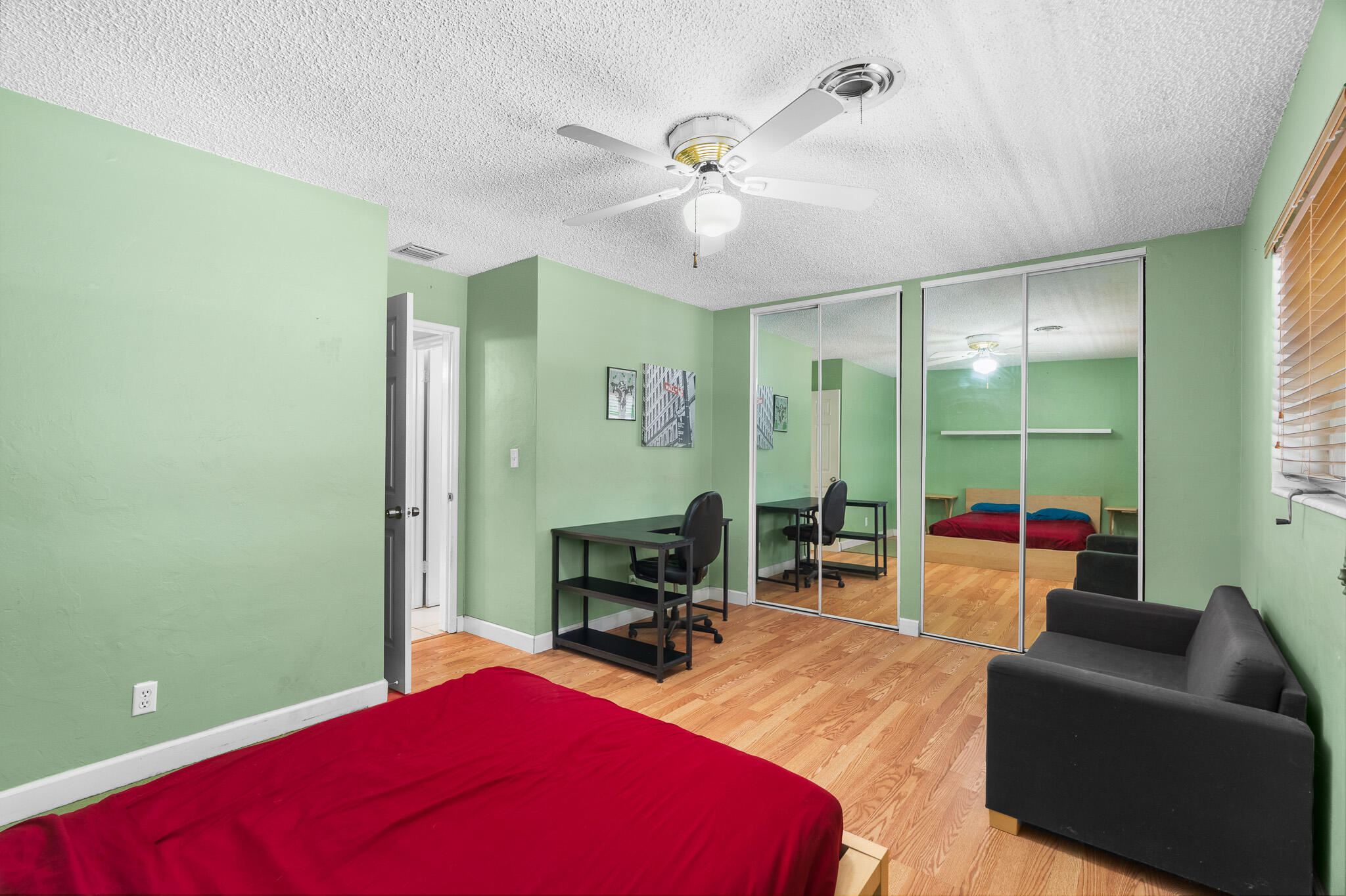1601 NE 48TH Court
