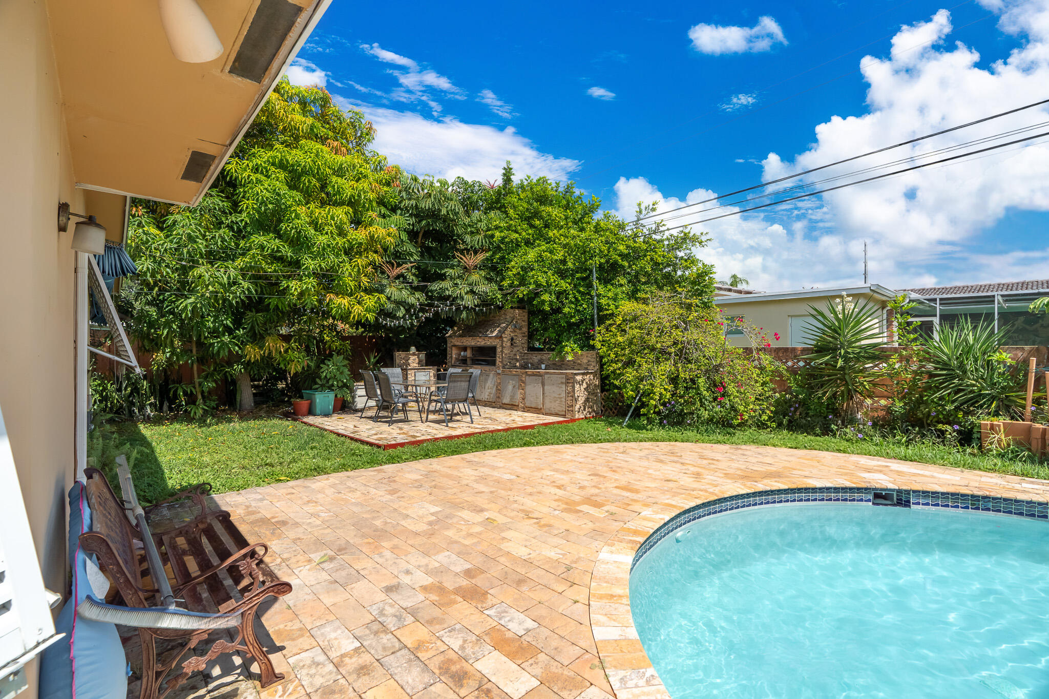 1601 NE 48TH Court