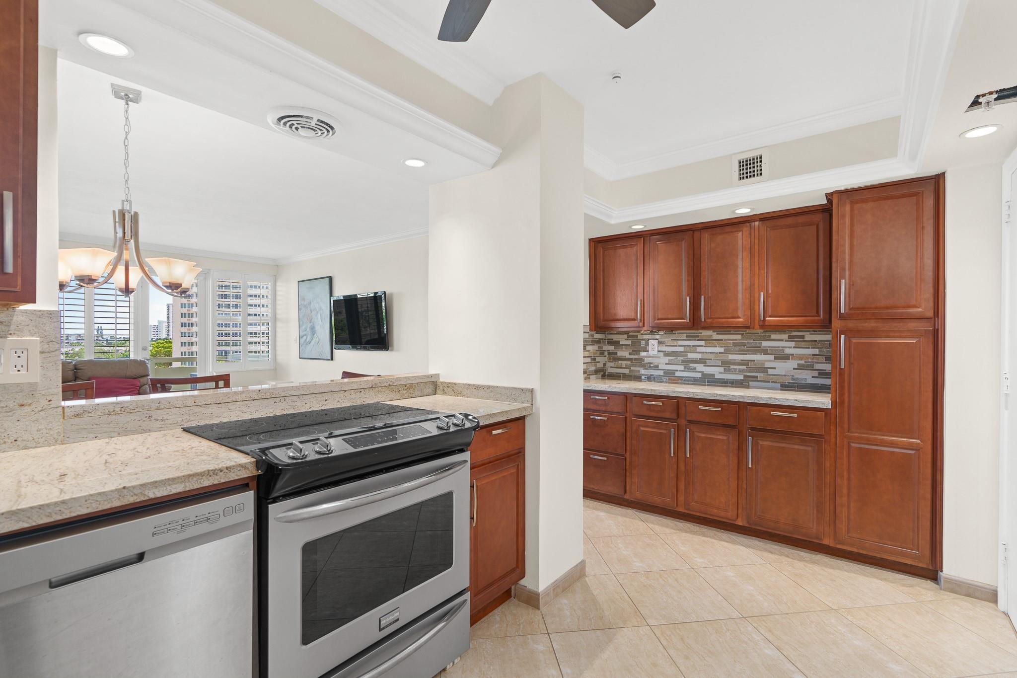 3200 NE 36th St 616