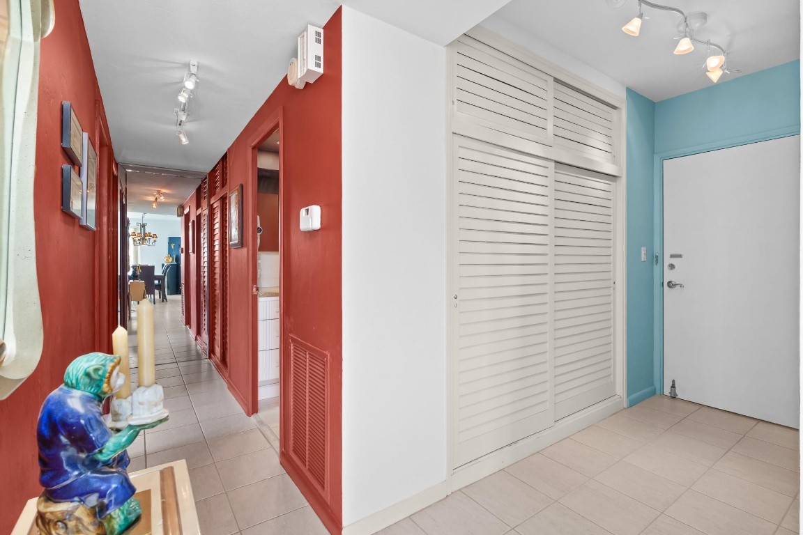 3233 NE 34th St 1609