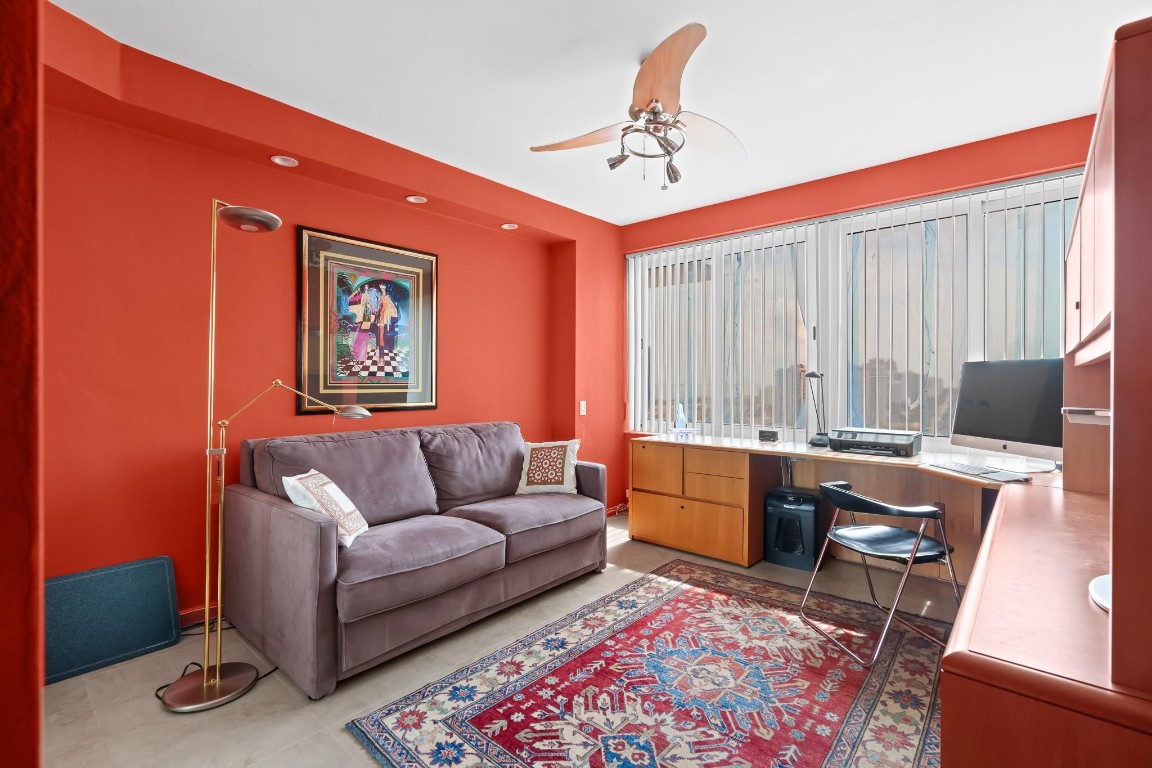 3233 NE 34th St 1609