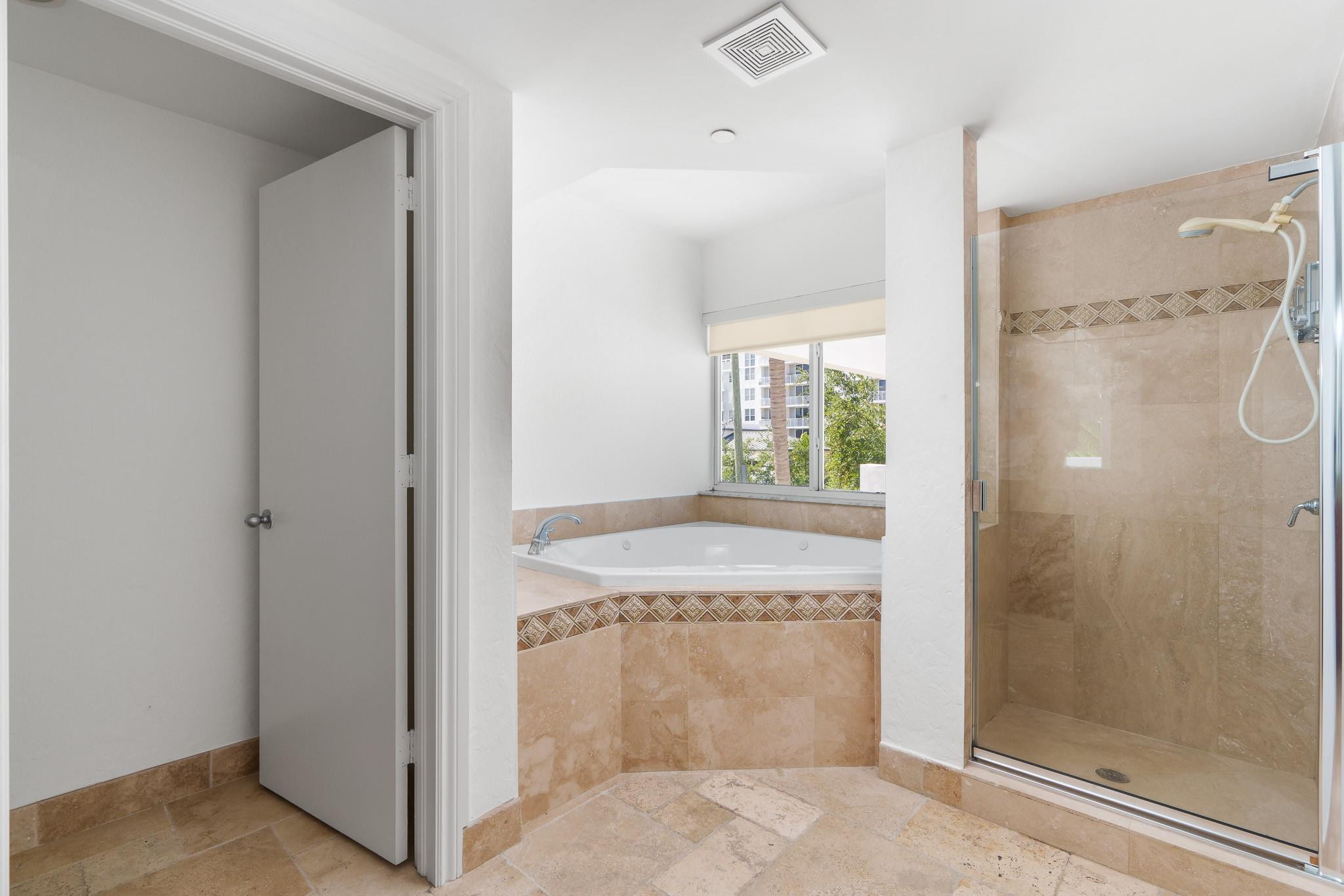 920 NE 16th Ter 1