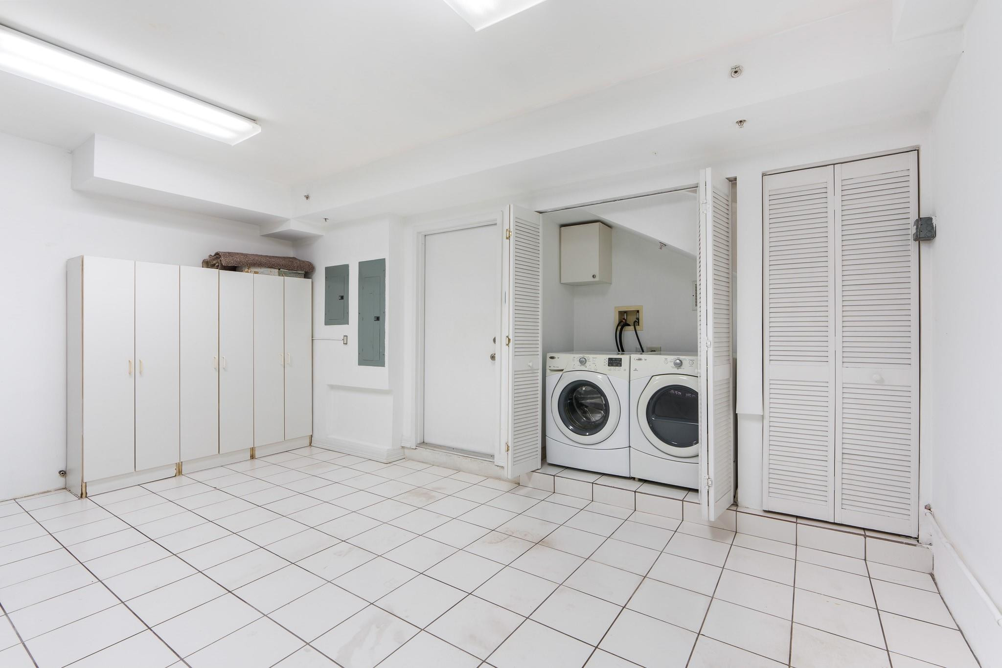 920 NE 16th Ter 1