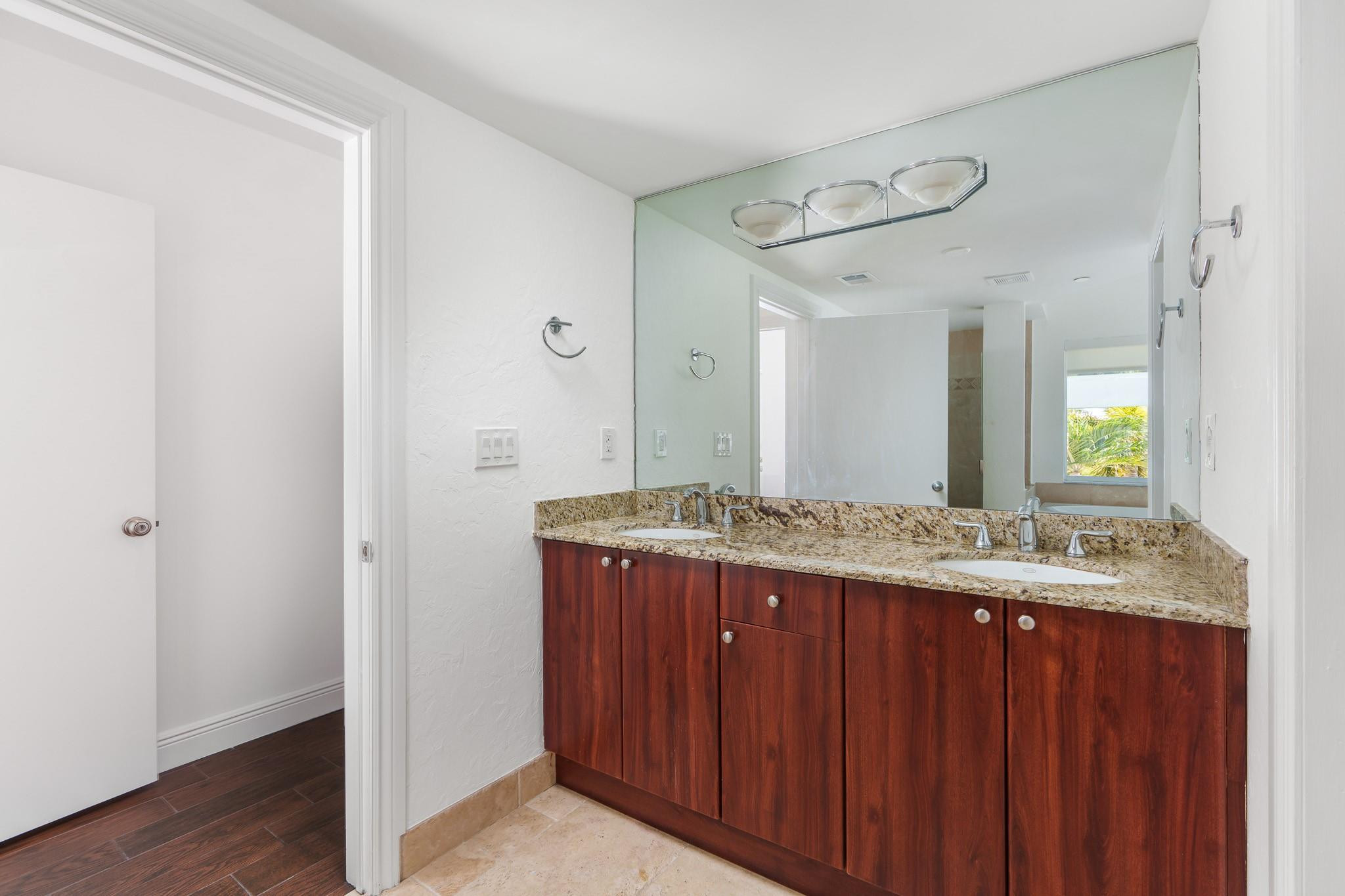 920 NE 16th Ter 1