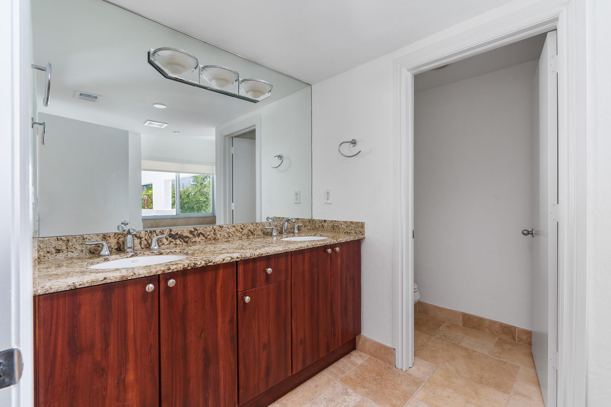 920 NE 16th Ter 1