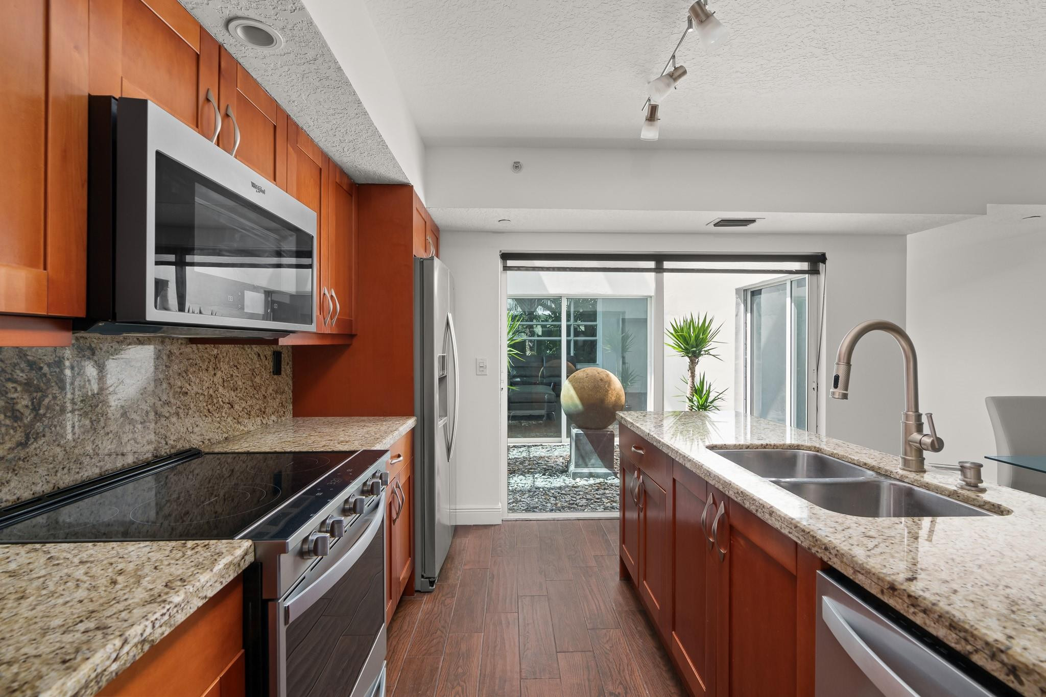 920 NE 16th Ter 1