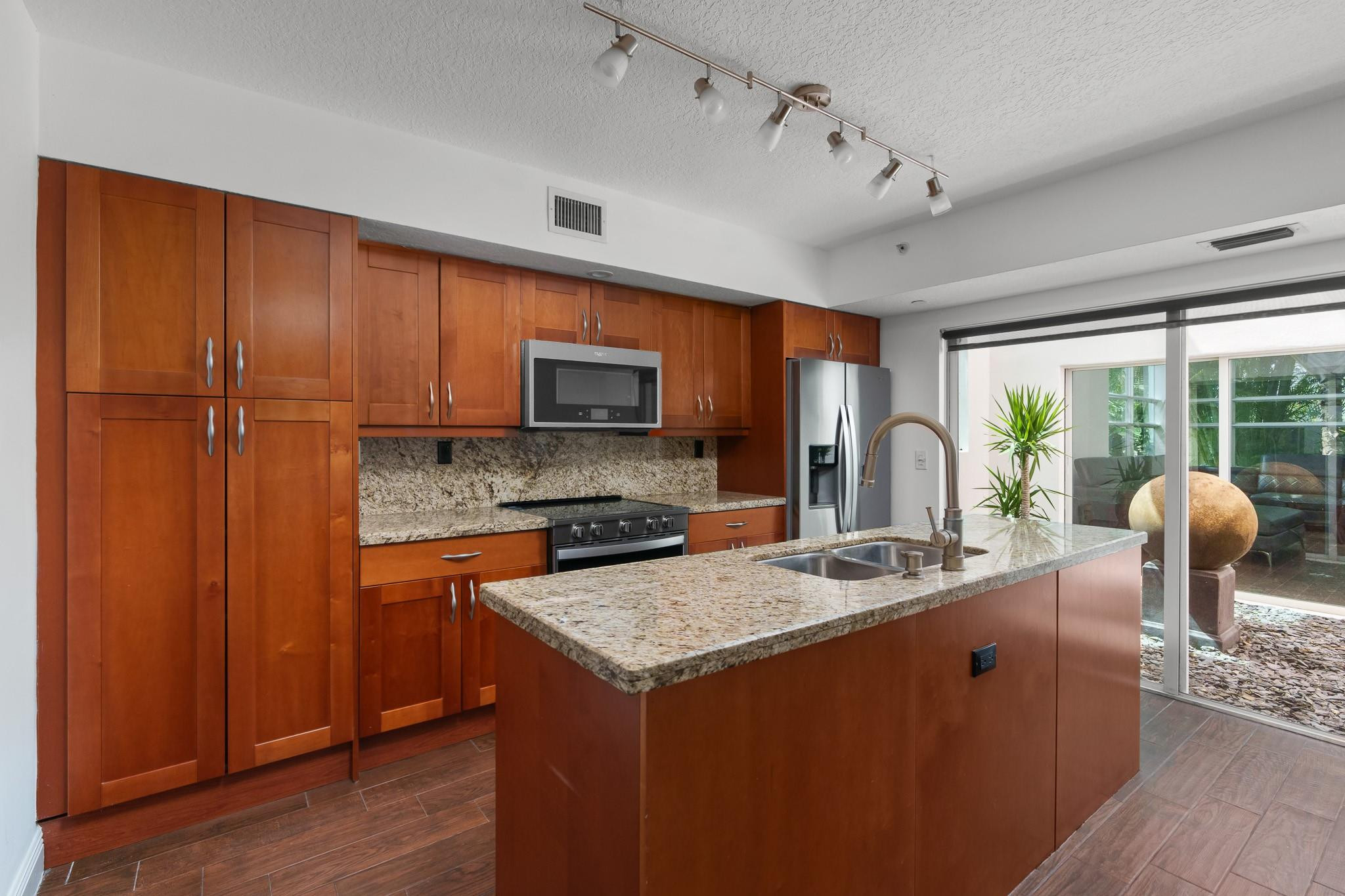 920 NE 16th Ter 1