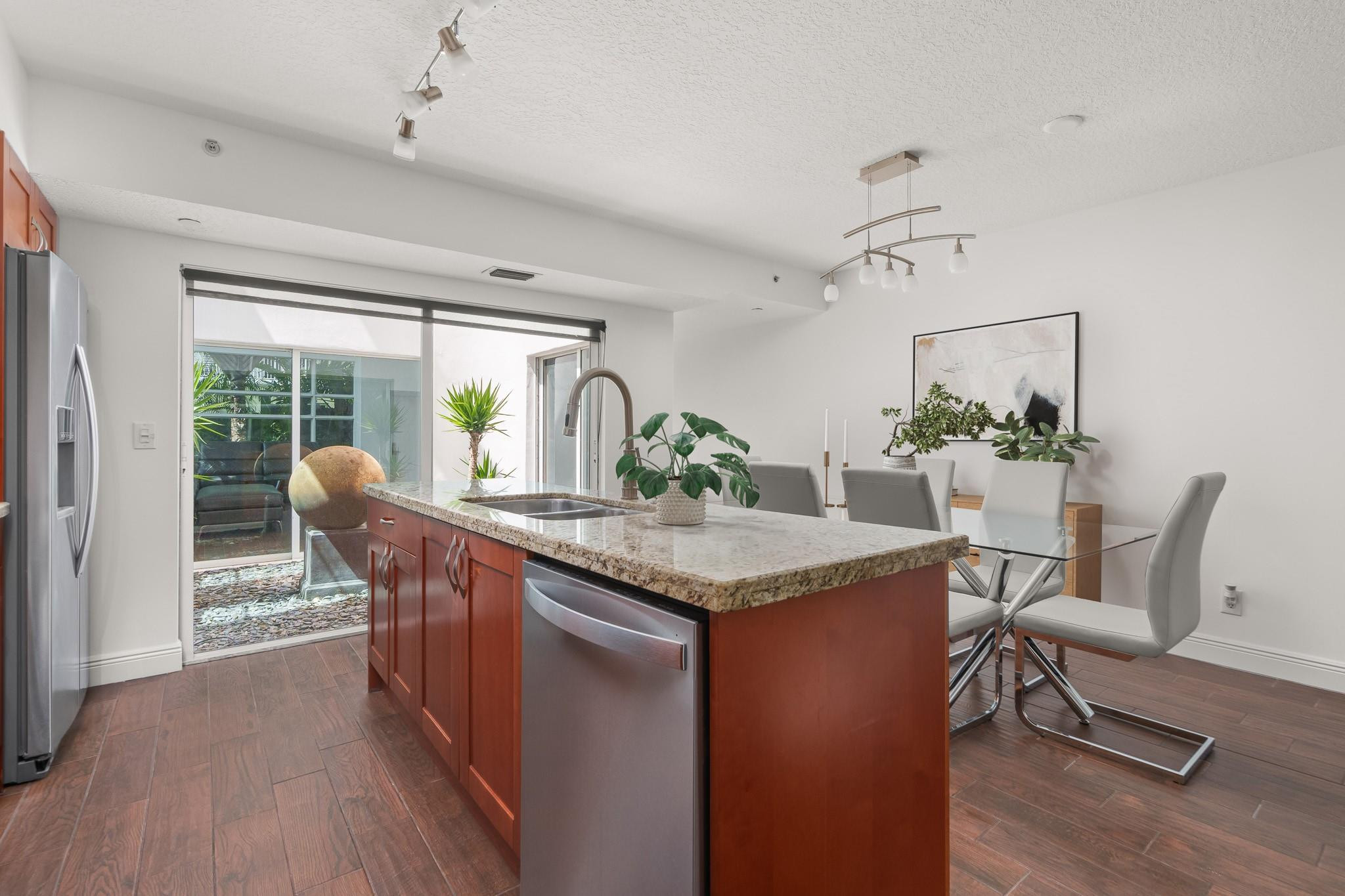 920 NE 16th Ter 1