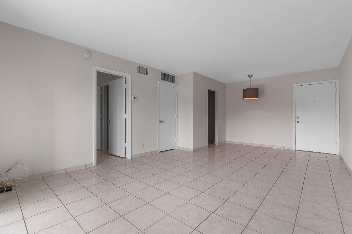 3040 NE 16th Ave 203