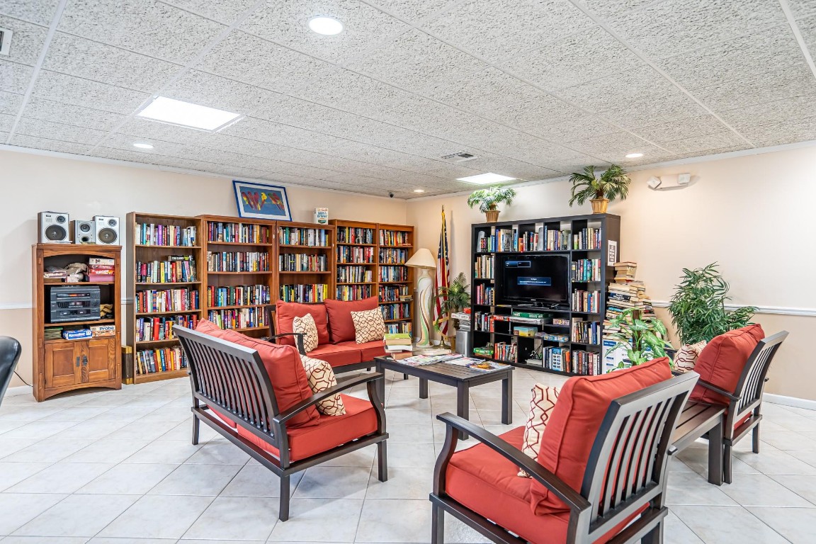 3040 NE 16th Ave 203