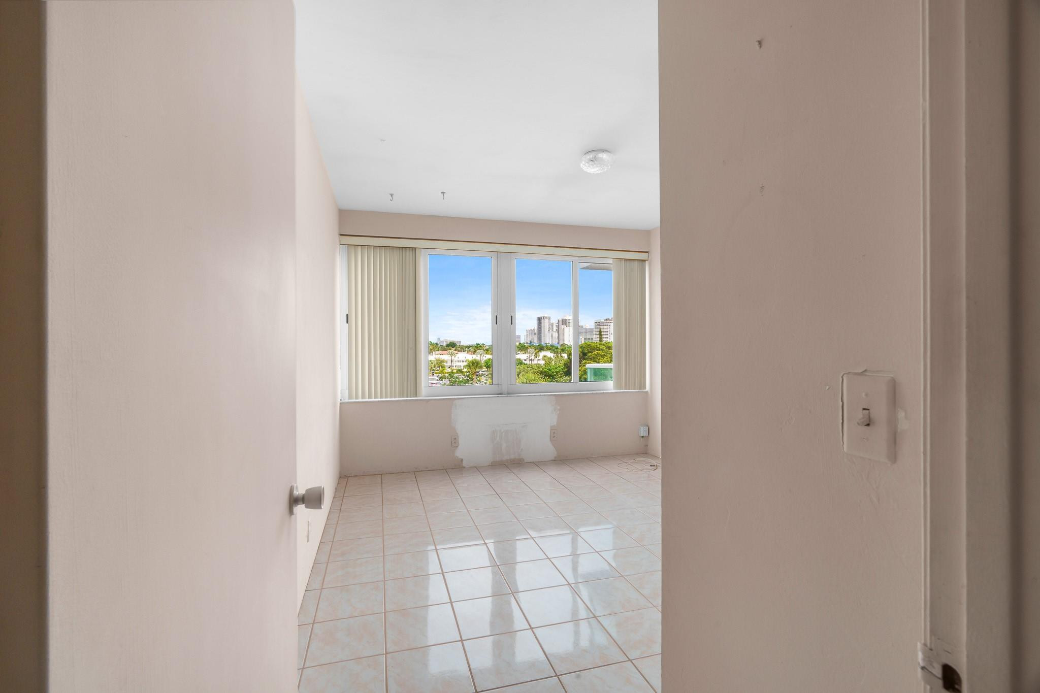 3233 NE 34th St 508