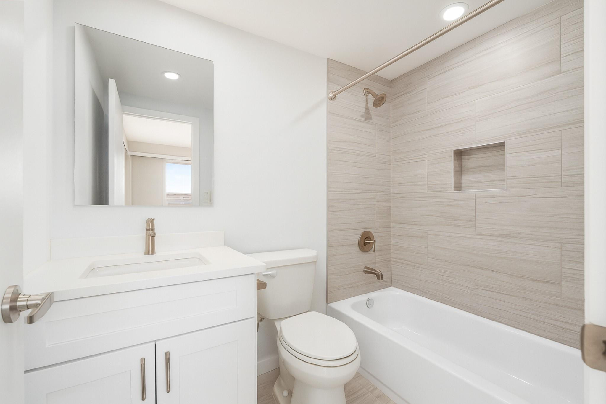 3233 NE 34th St 508