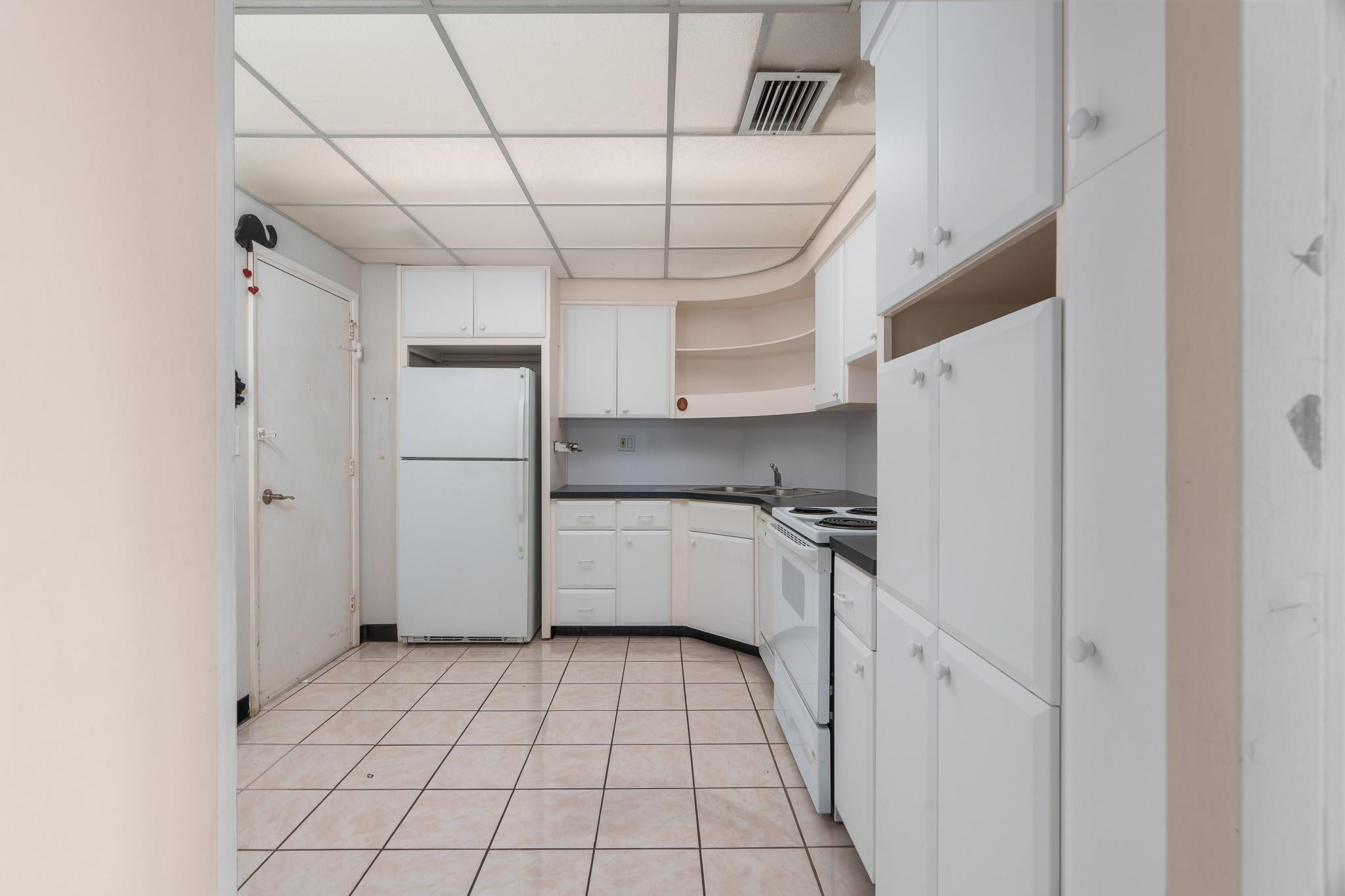 3233 NE 34th St 508
