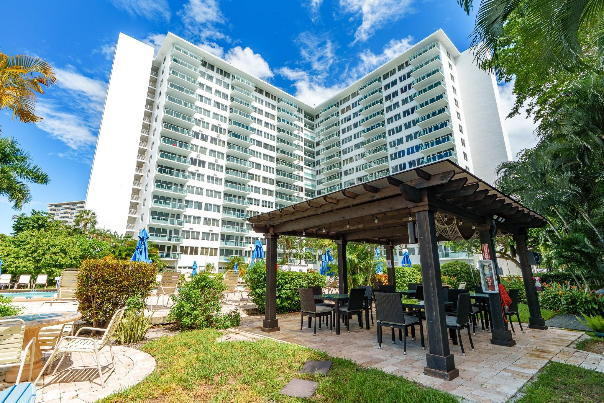 3233 NE 34th St 508