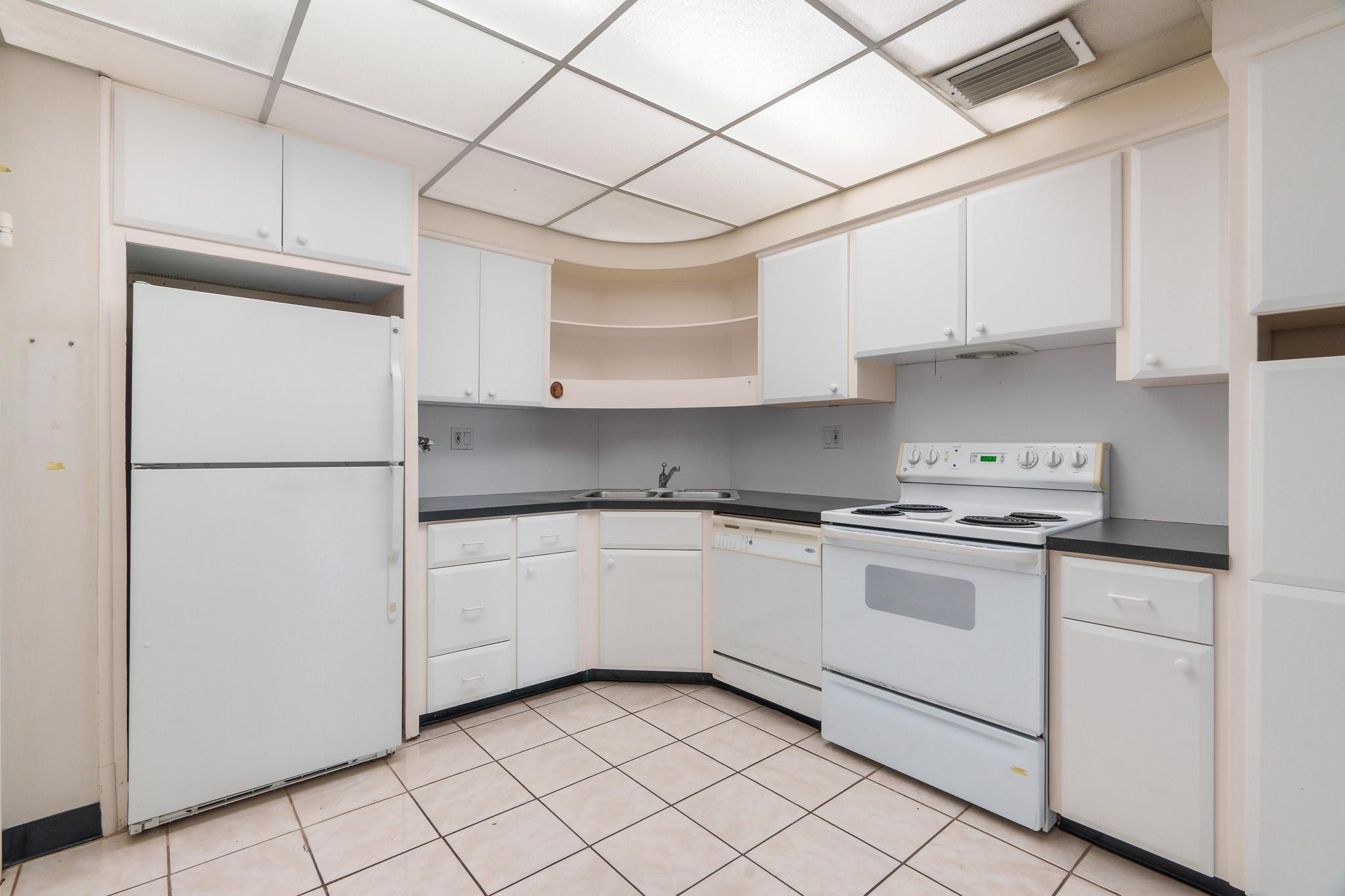 3233 NE 34th St 508
