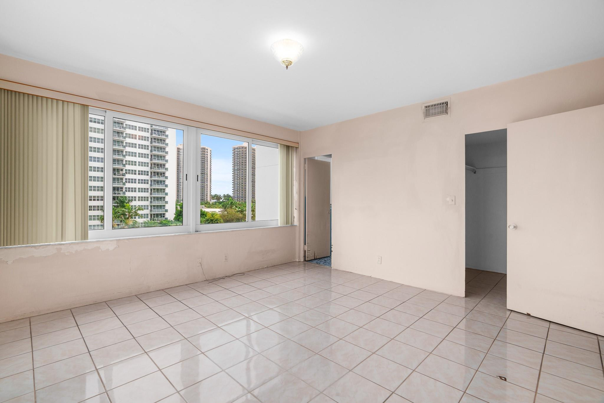 3233 NE 34th St 508