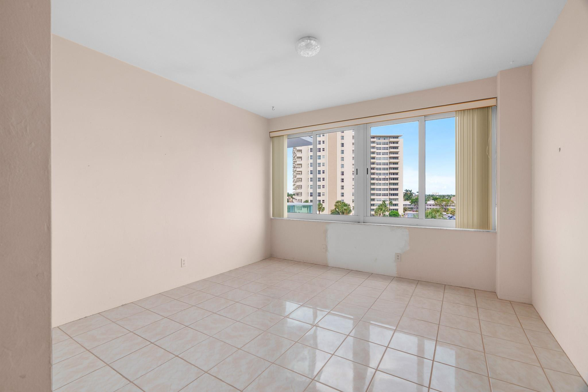 3233 NE 34th St 508