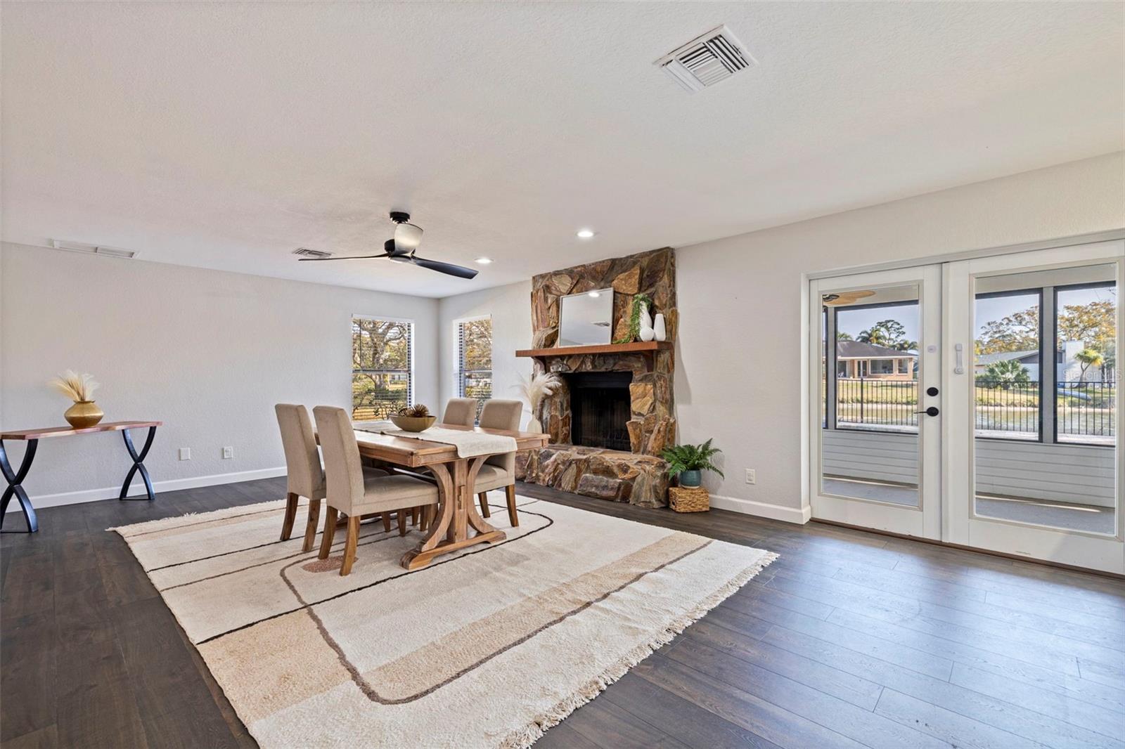 8950 BAYWOOD PARK DR