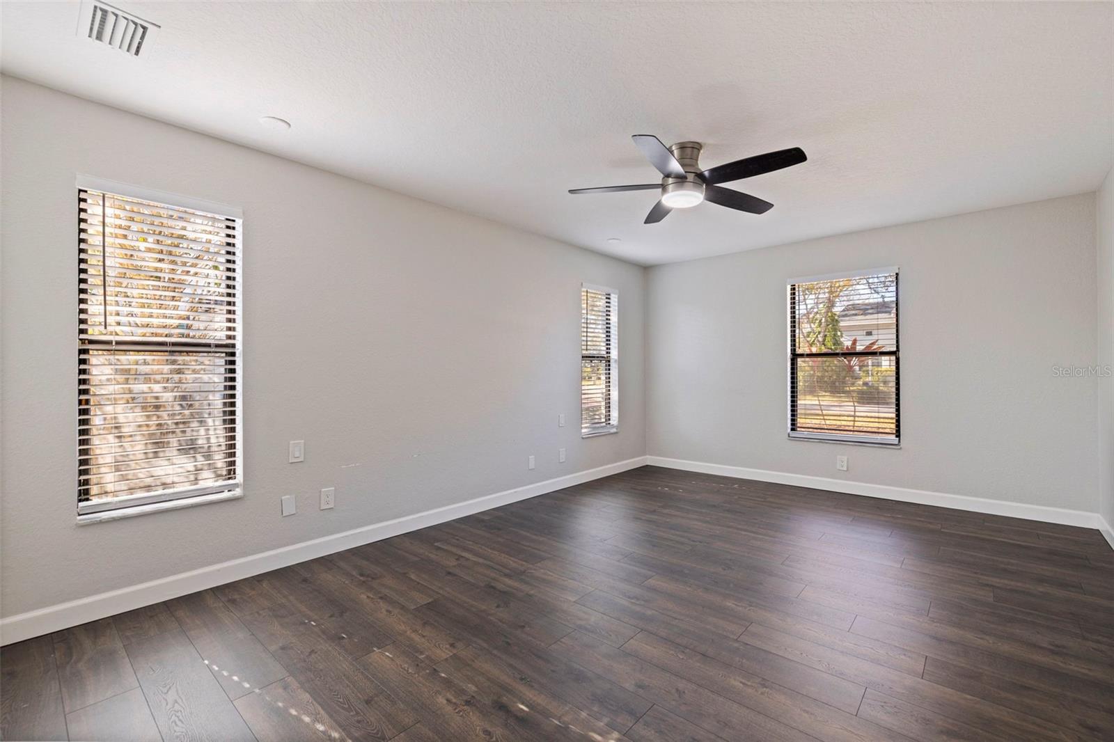 8950 BAYWOOD PARK DR