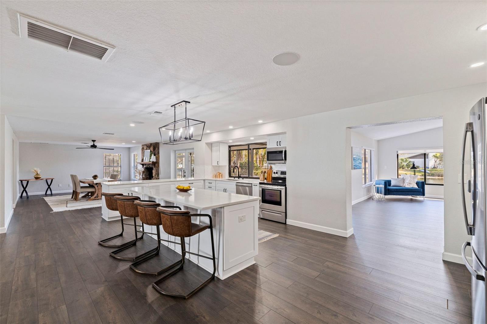 8950 BAYWOOD PARK DR