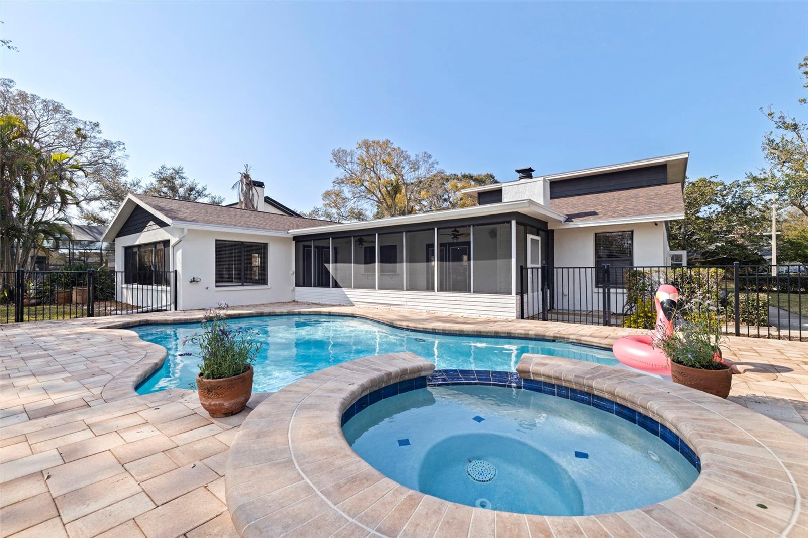 8950 BAYWOOD PARK DR