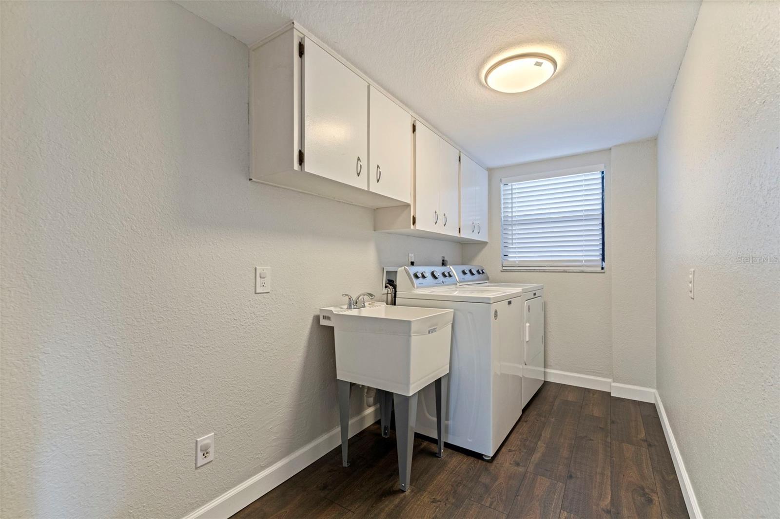 8950 BAYWOOD PARK DR