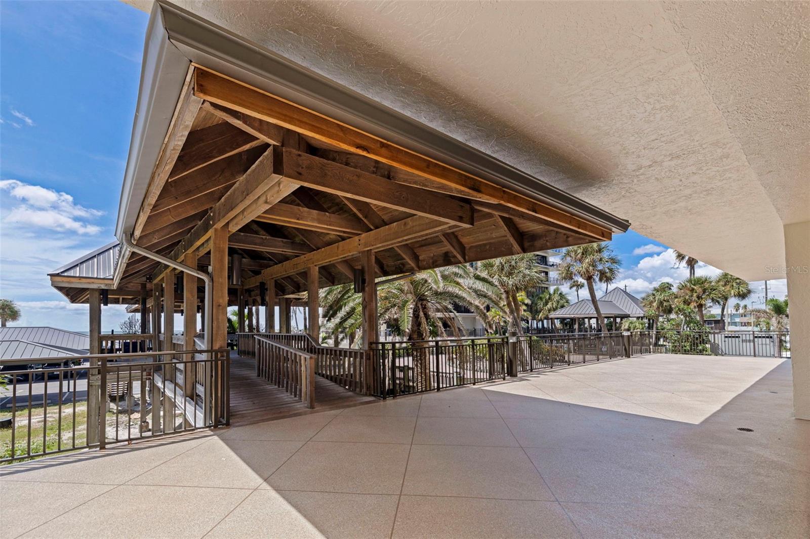 7600 BAYSHORE DR #208