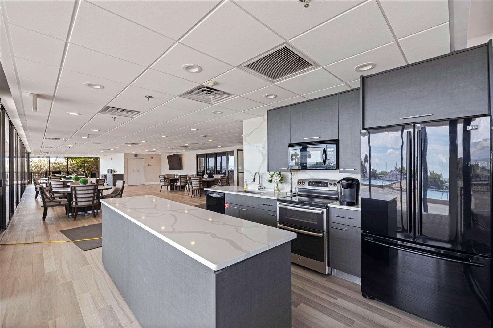 7600 BAYSHORE DR #208