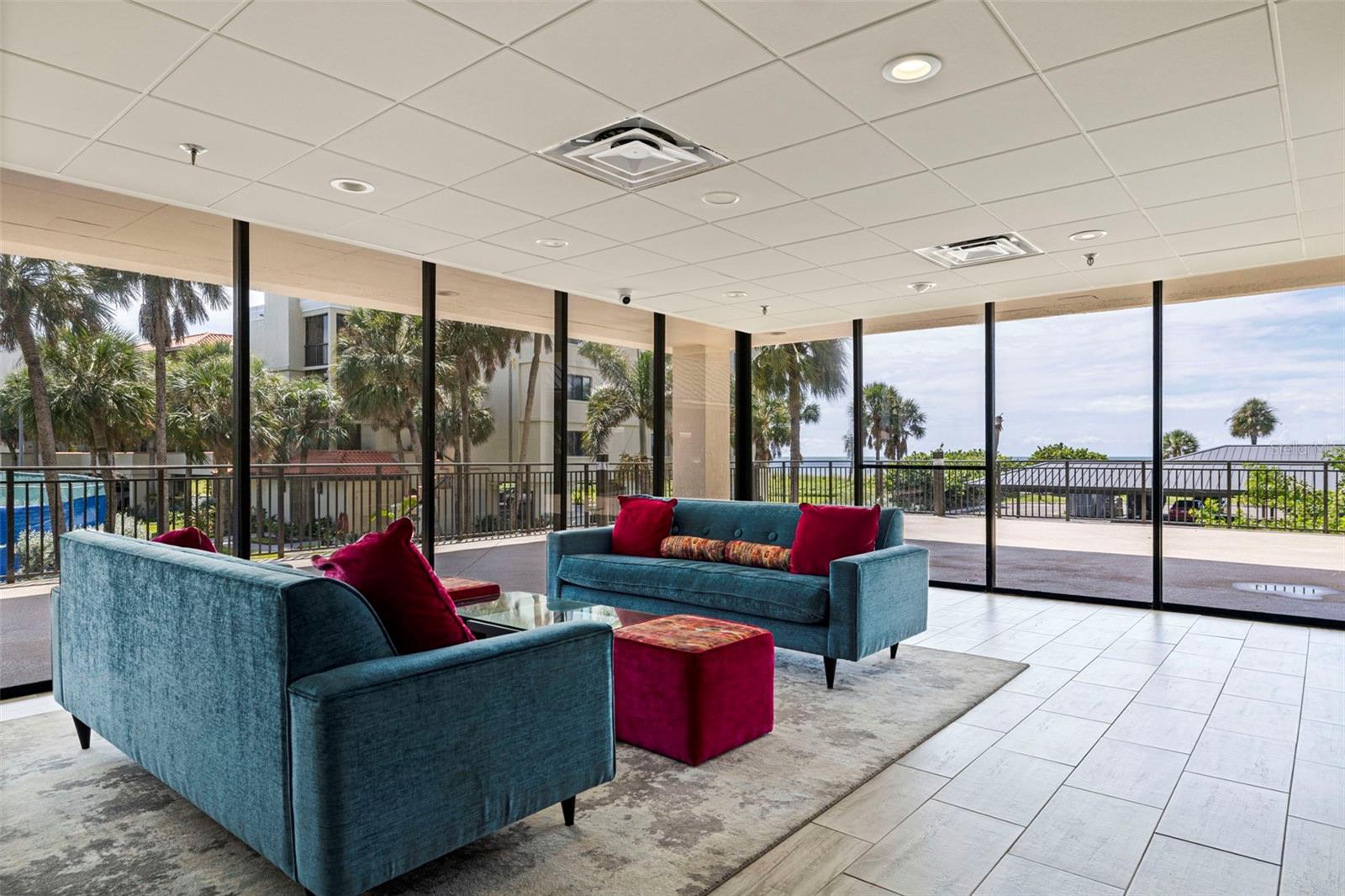 7600 BAYSHORE DR #208