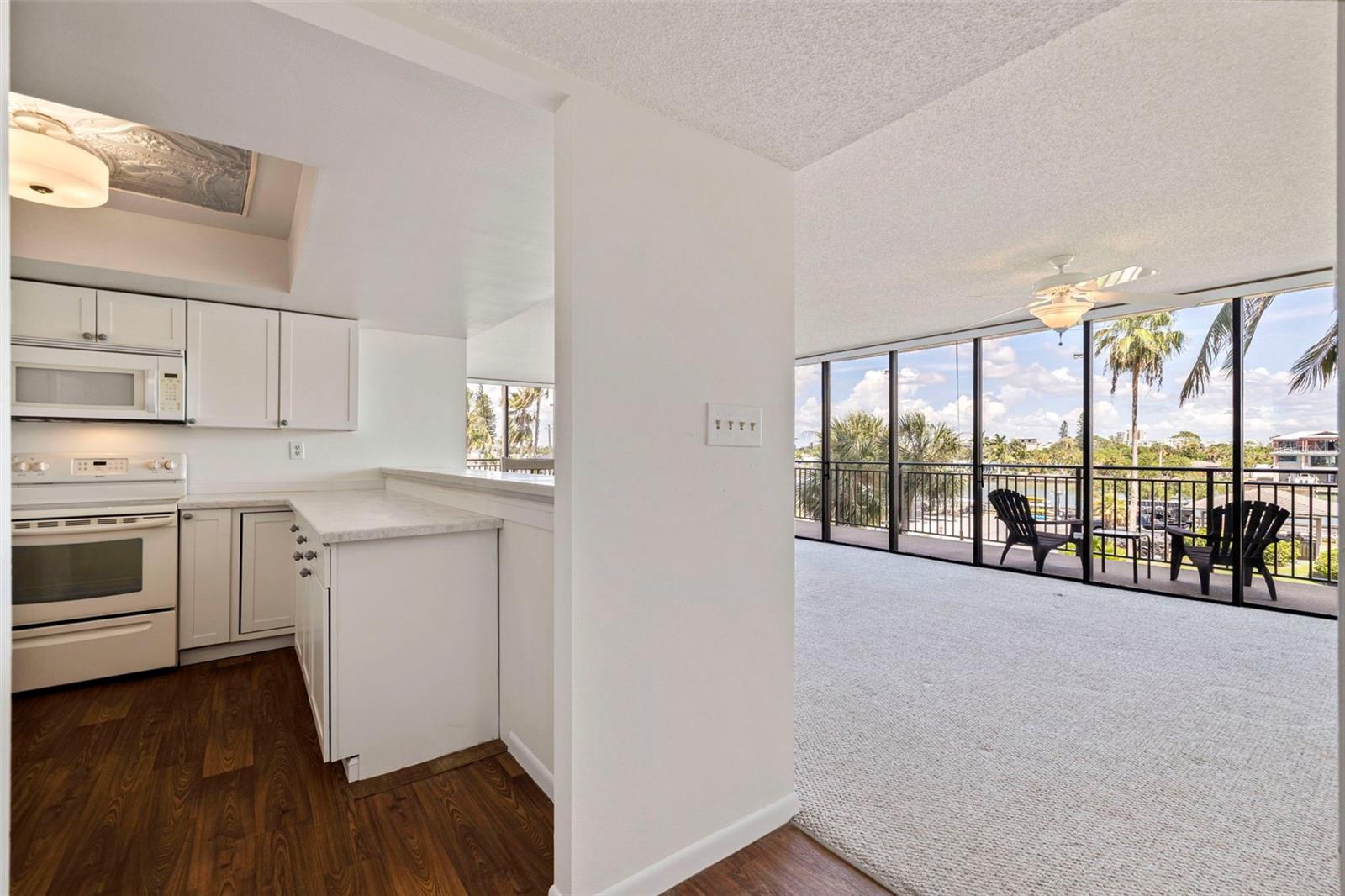 7600 BAYSHORE DR #208