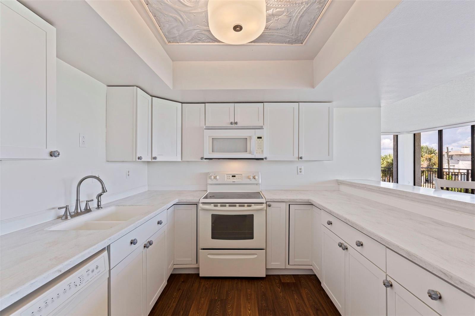7600 BAYSHORE DR #208
