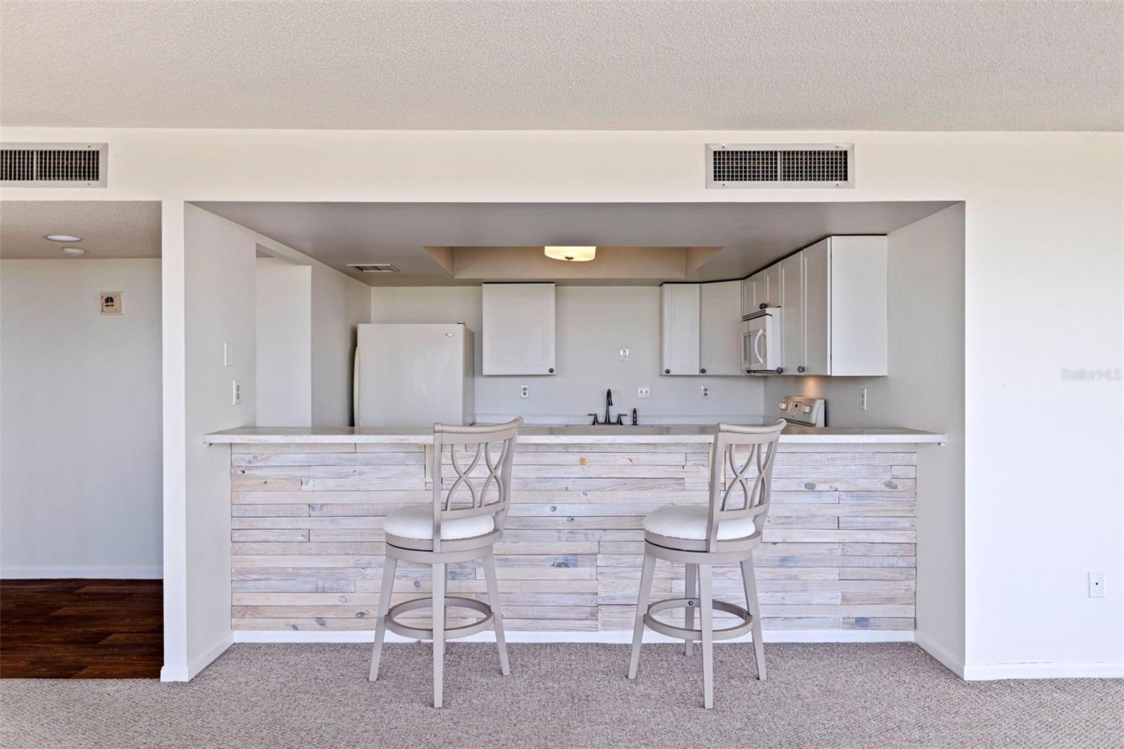 7600 BAYSHORE DR #208