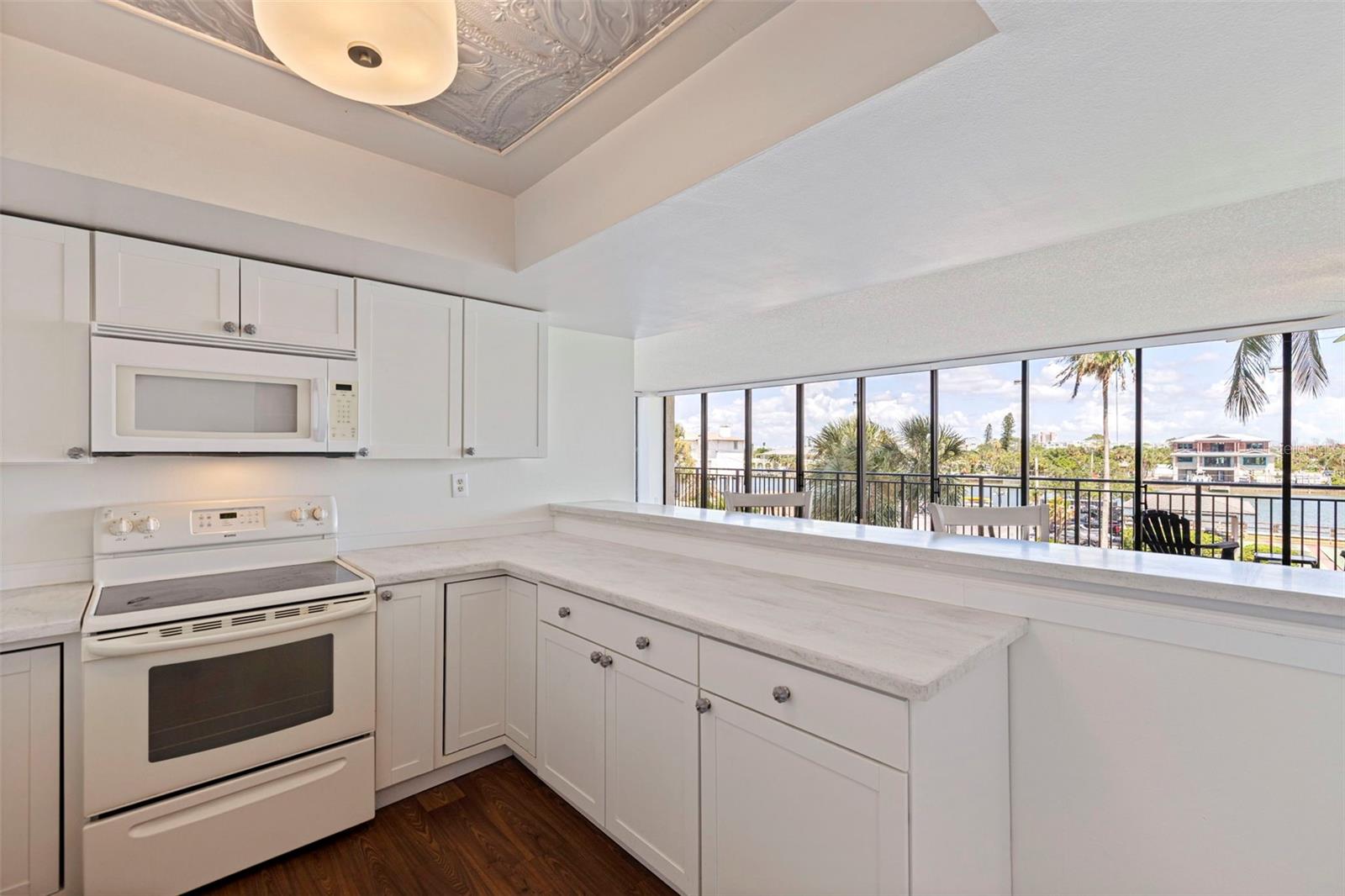 7600 BAYSHORE DR #208