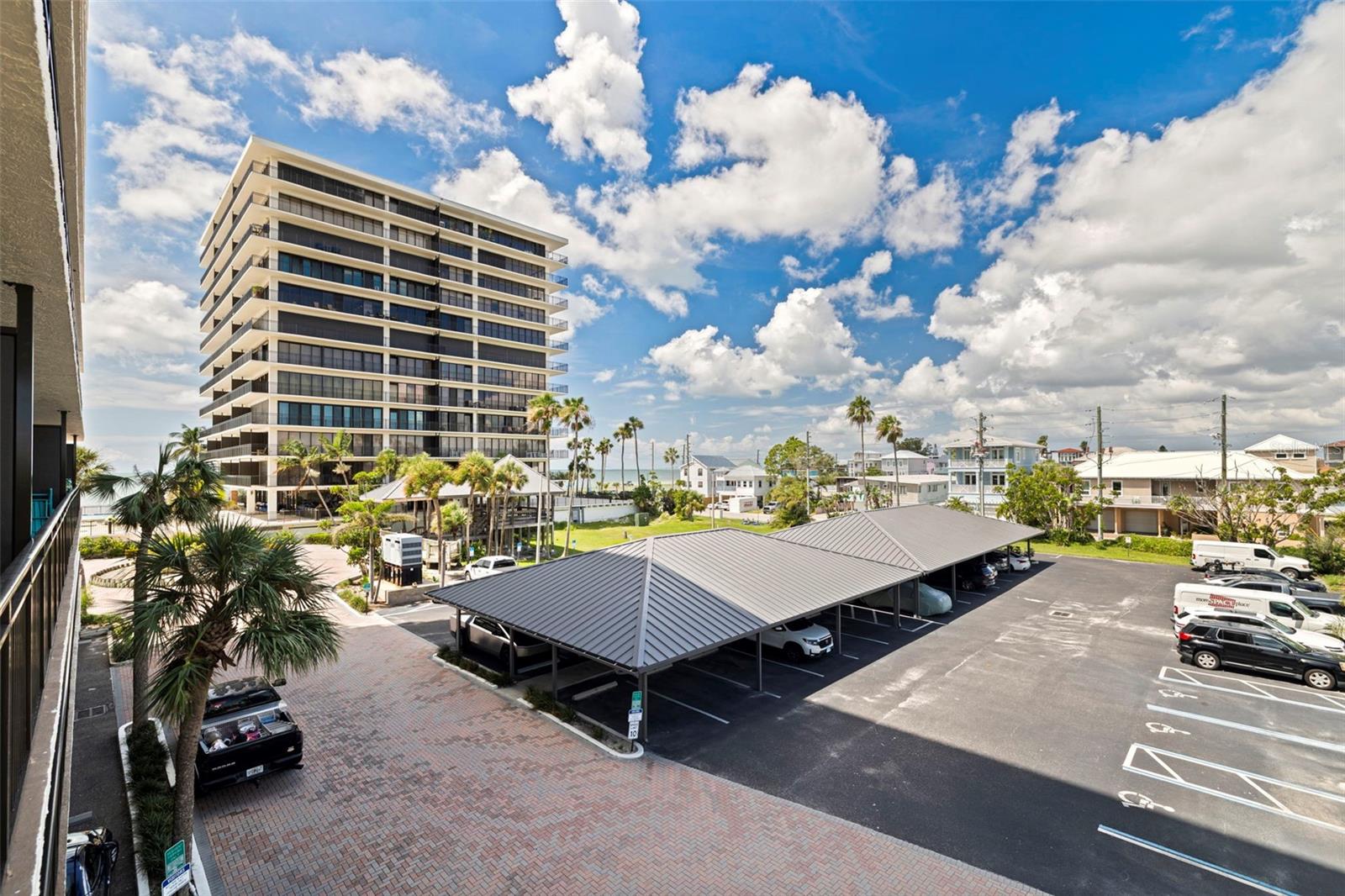 7600 BAYSHORE DR #208