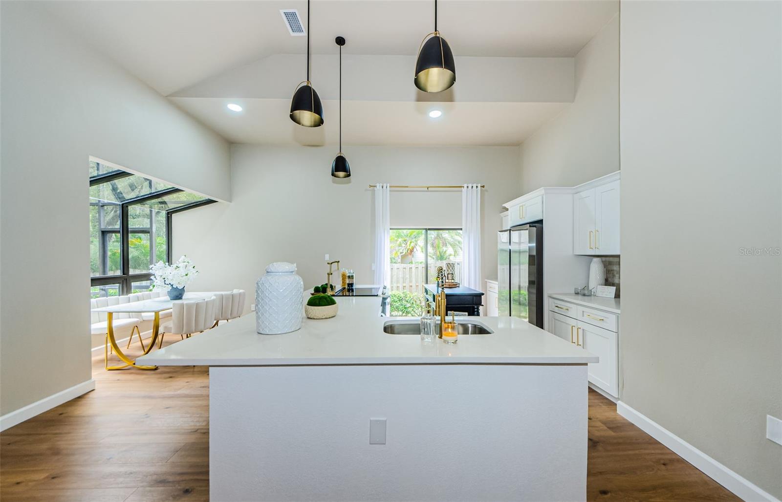 331 CASCADE LN