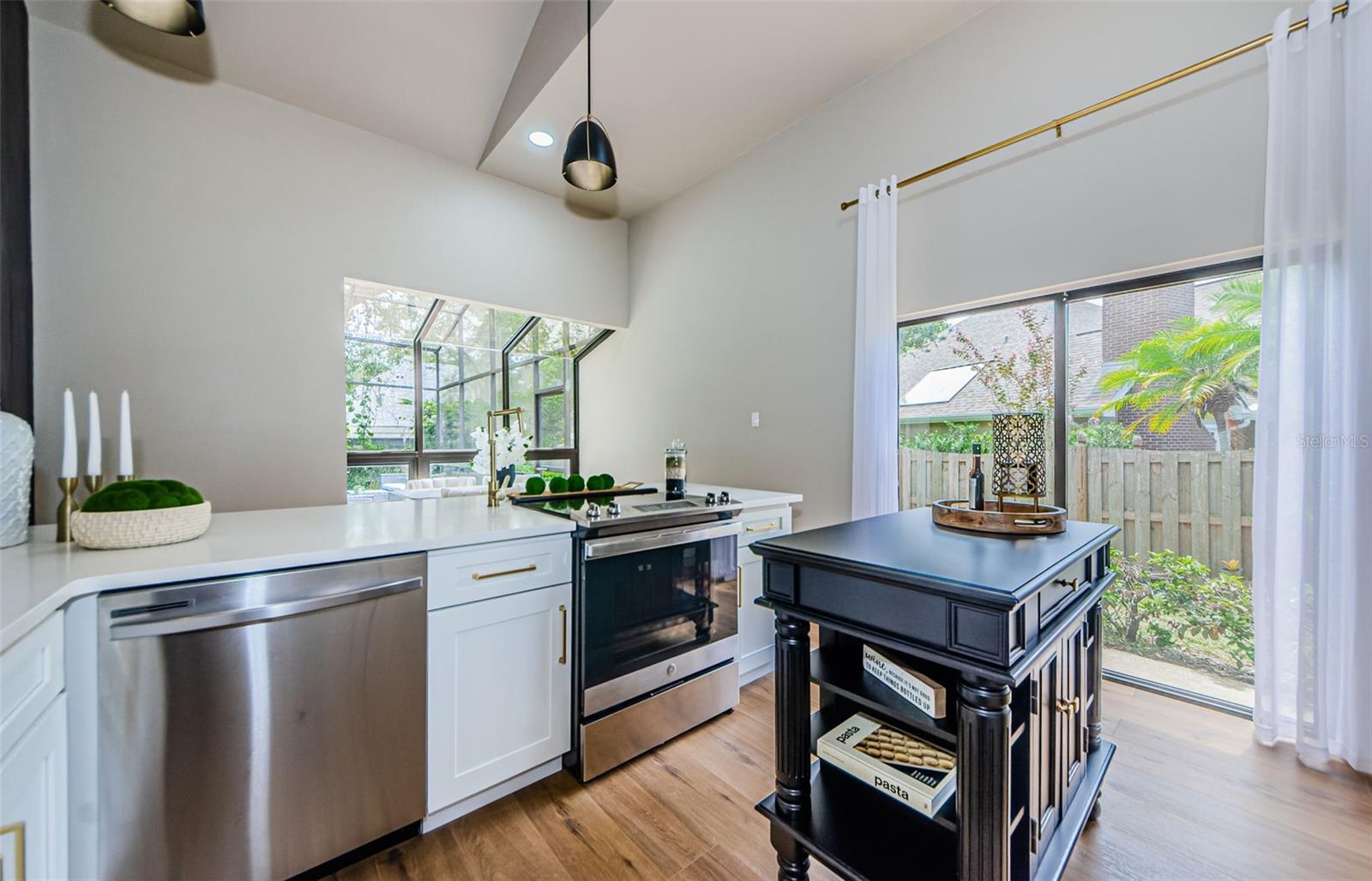 331 CASCADE LN