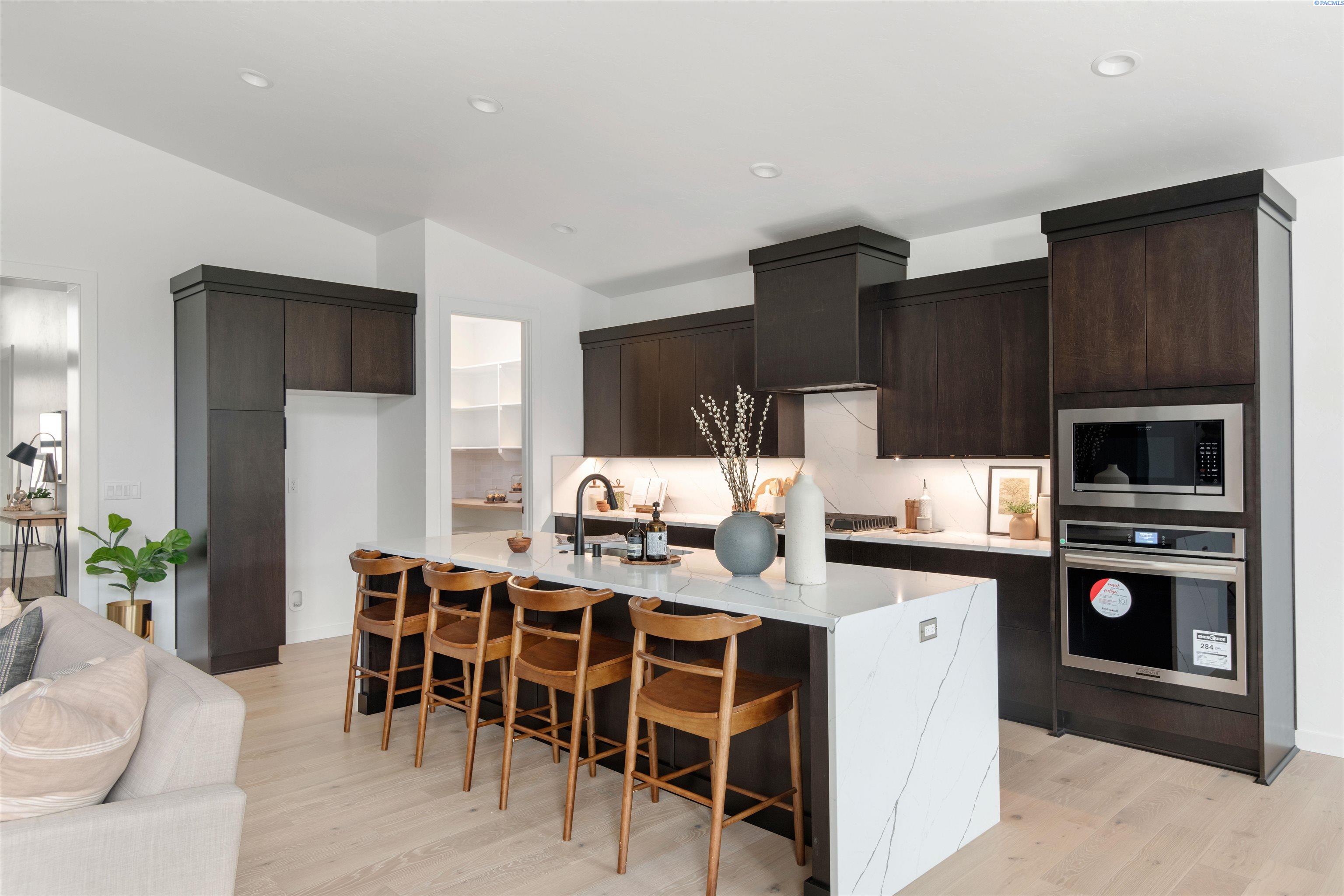 2455 Maggio Loop Unit: Lot53