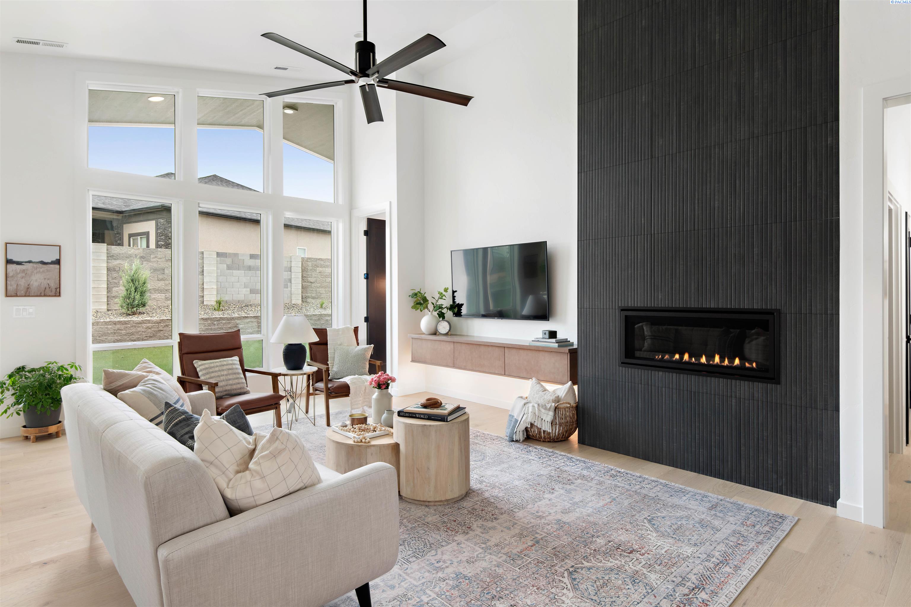 2455 Maggio Loop Unit: Lot53