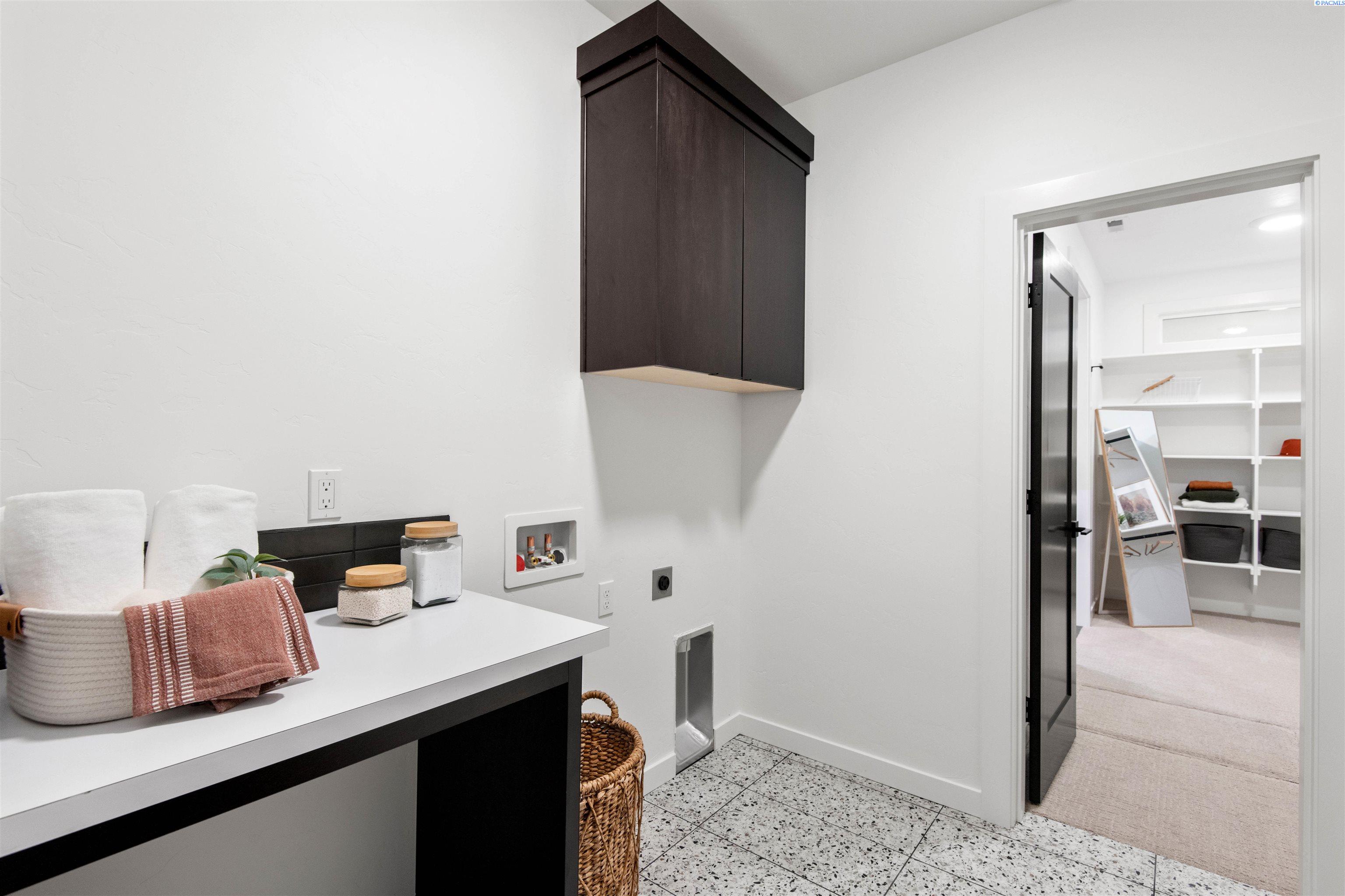 2455 Maggio Loop Unit: Lot53