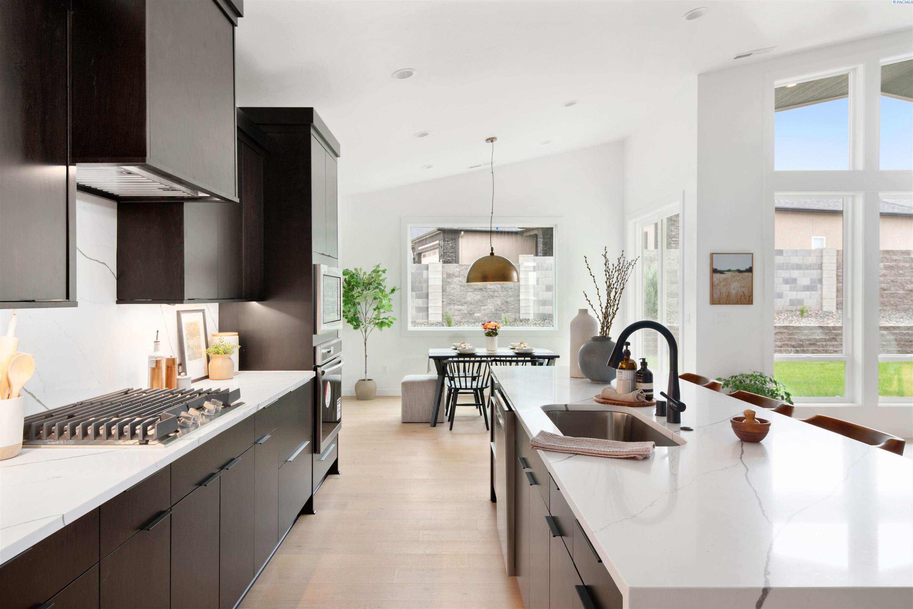 2455 Maggio Loop Unit: Lot53