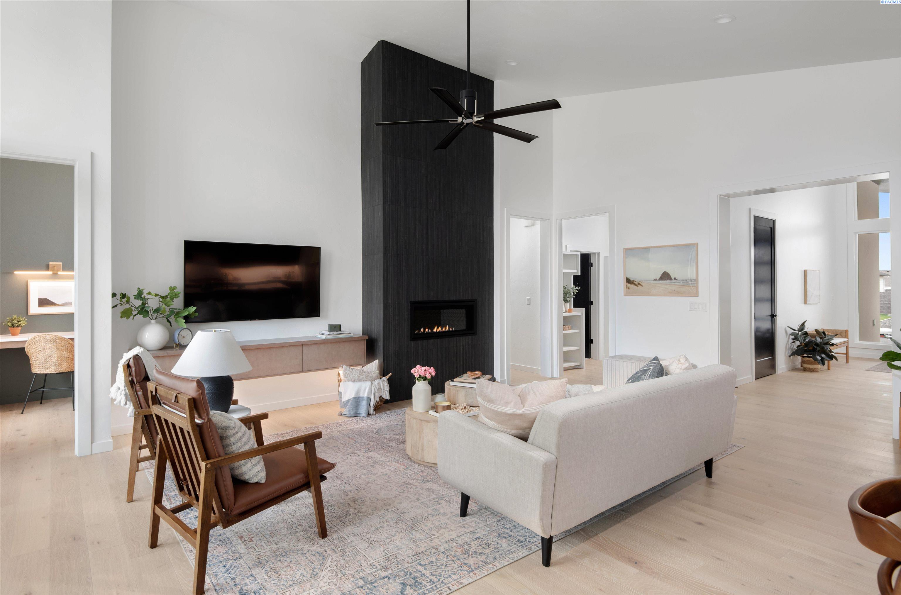 2455 Maggio Loop Unit: Lot53