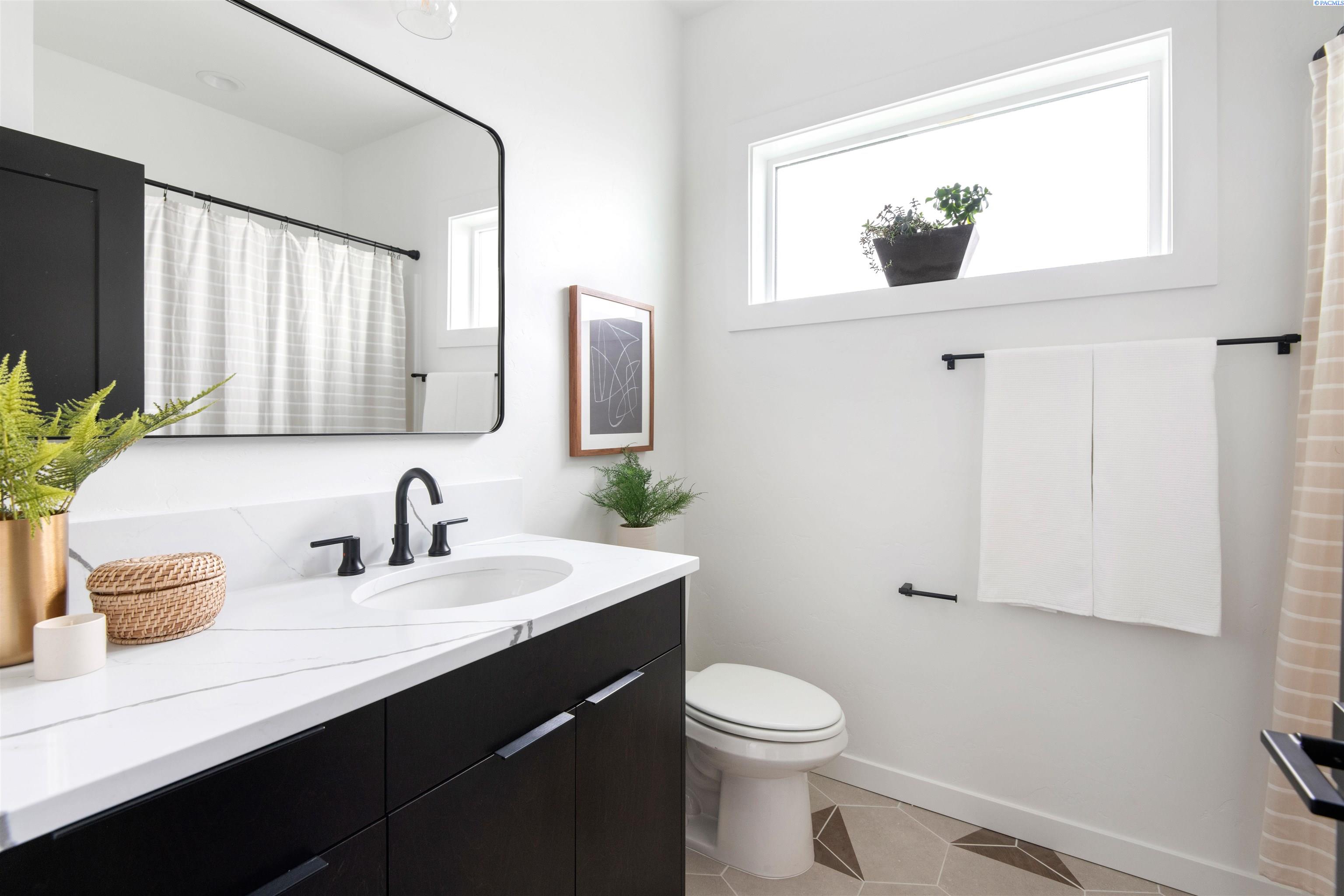 2455 Maggio Loop Unit: Lot53