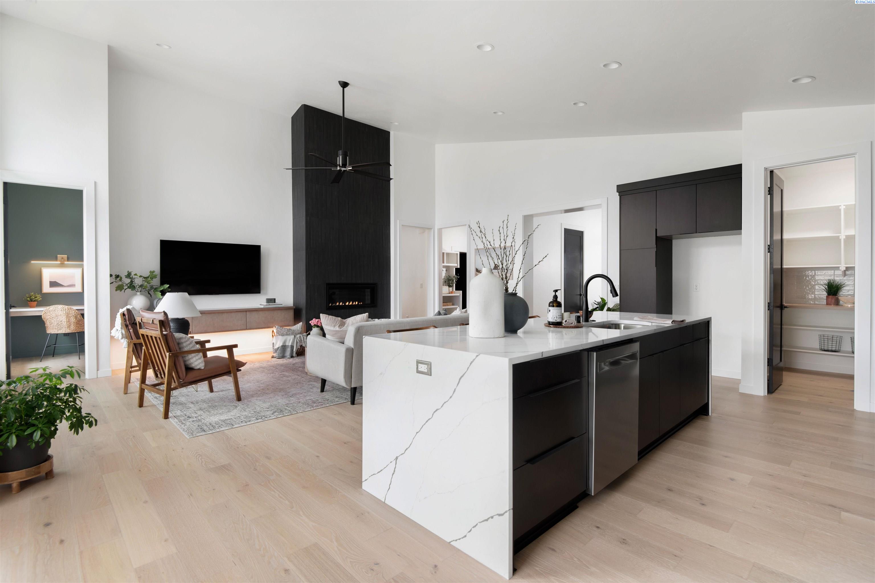 2455 Maggio Loop Unit: Lot53