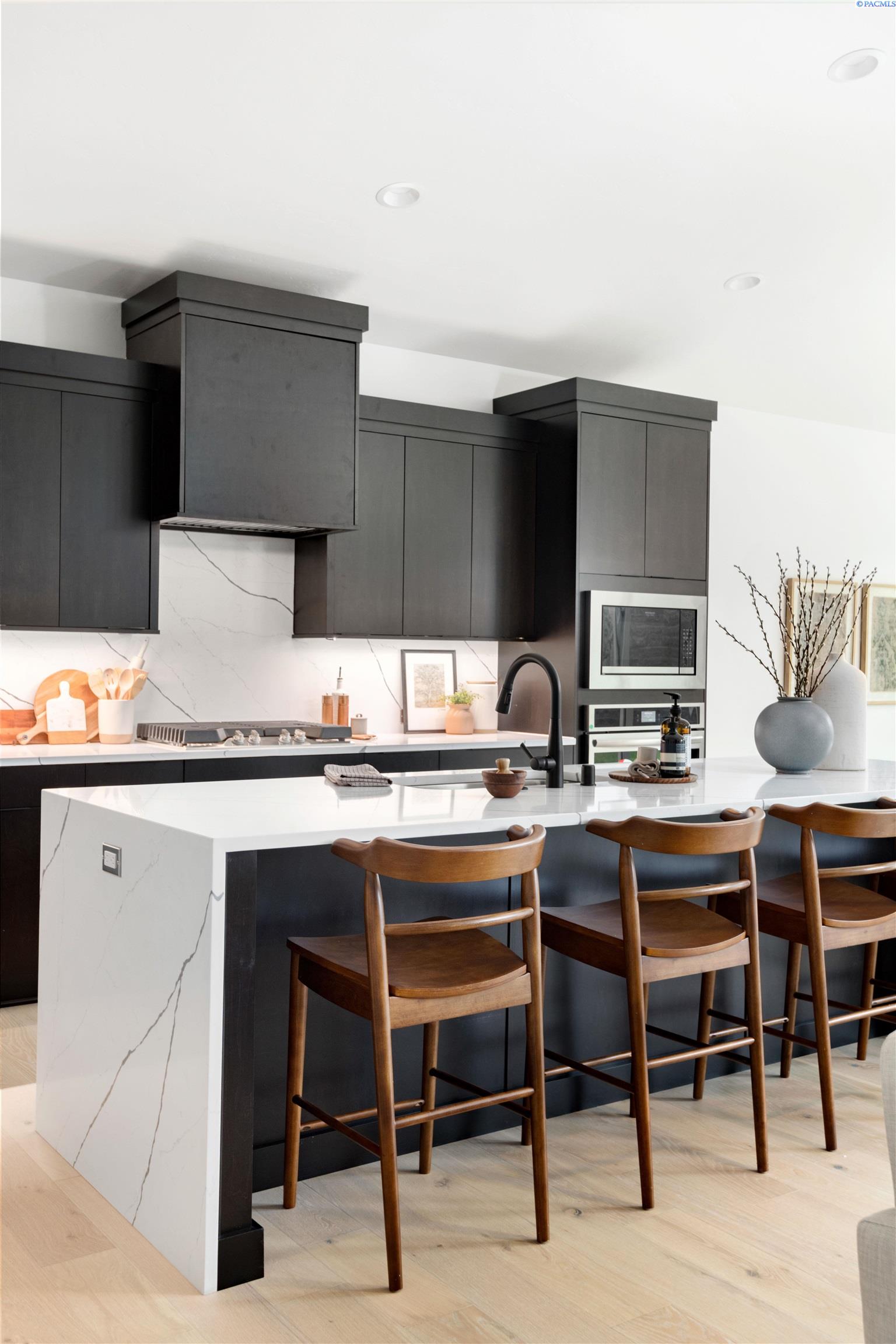 2455 Maggio Loop Unit: Lot53