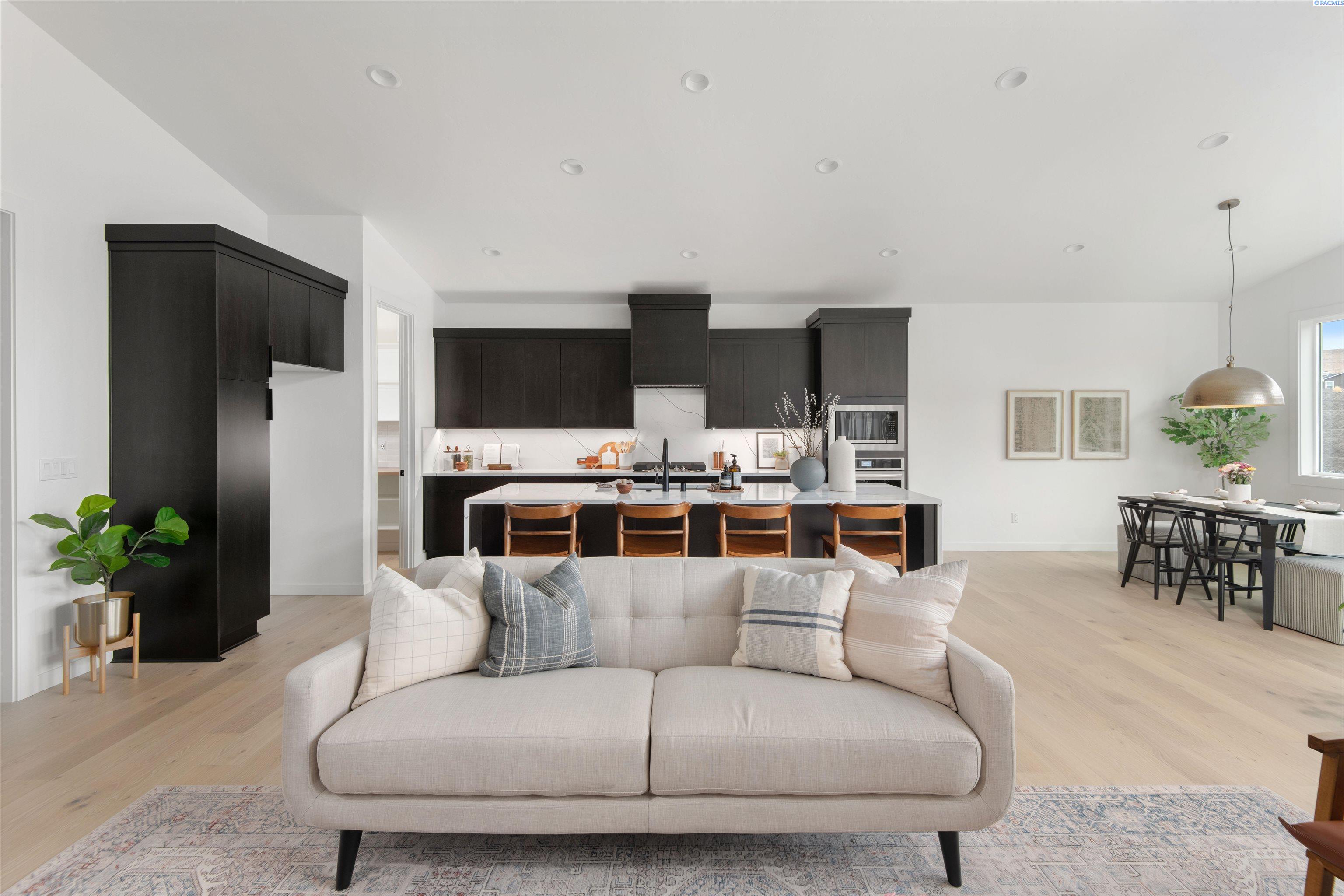 2455 Maggio Loop Unit: Lot53