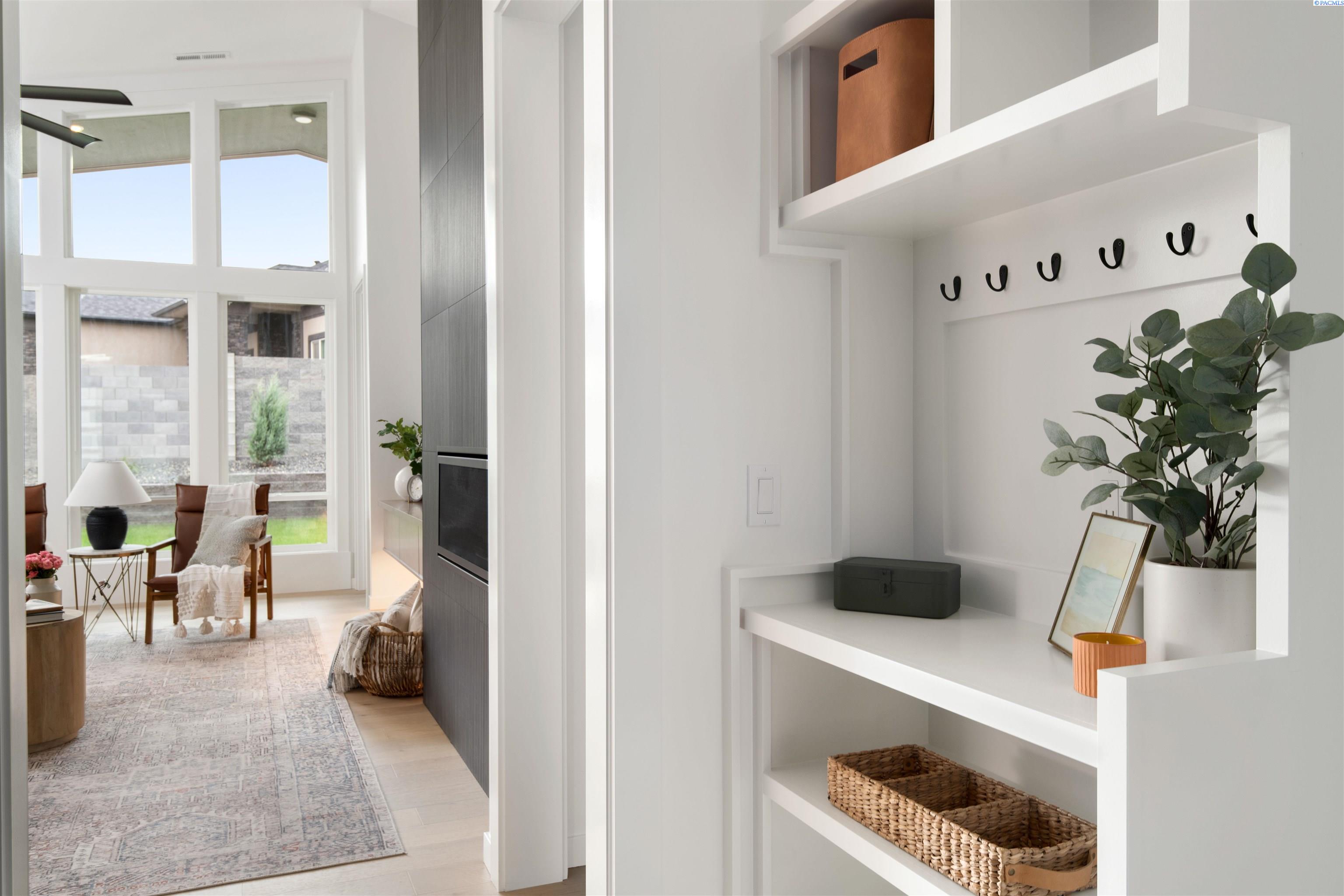 2455 Maggio Loop Unit: Lot53