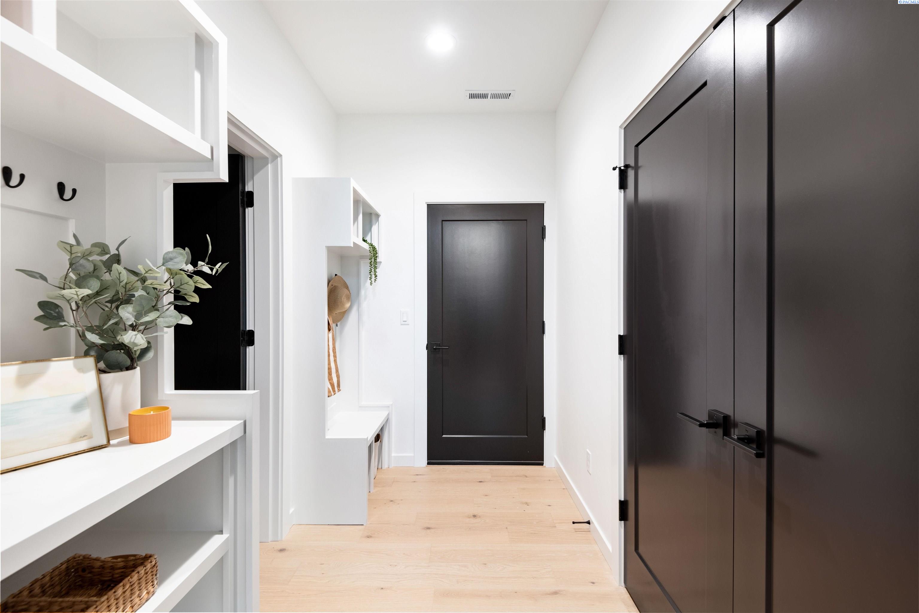 2455 Maggio Loop Unit: Lot53