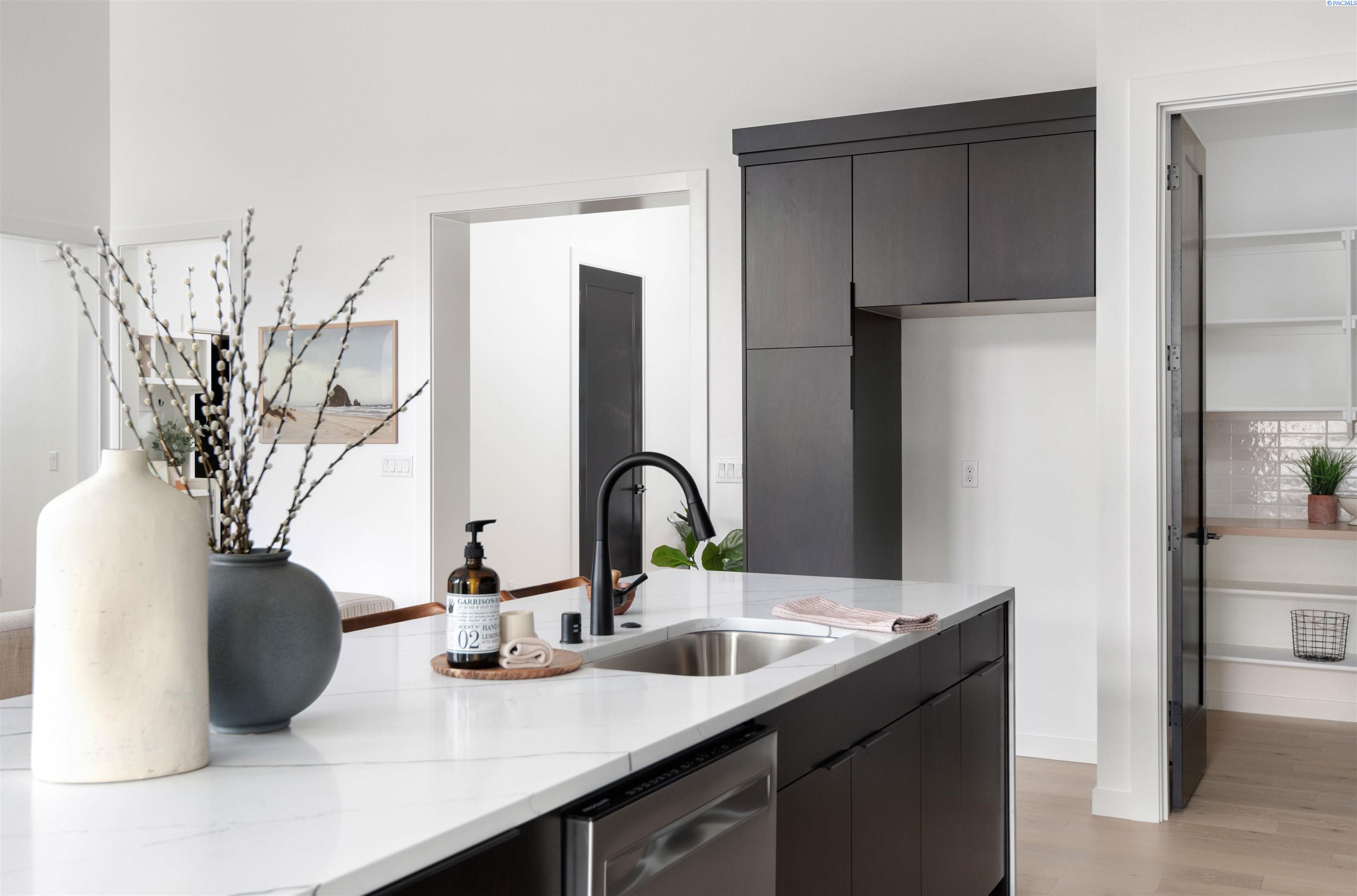 2455 Maggio Loop Unit: Lot53