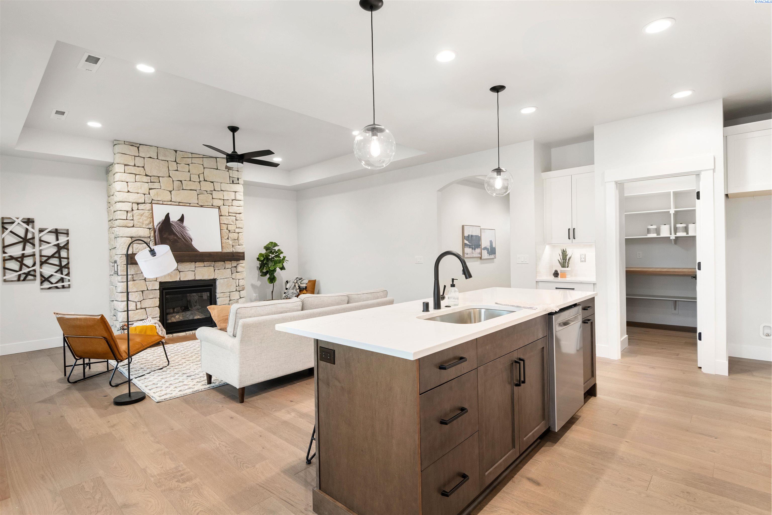 2437 Maggio Loop Unit: Lot56